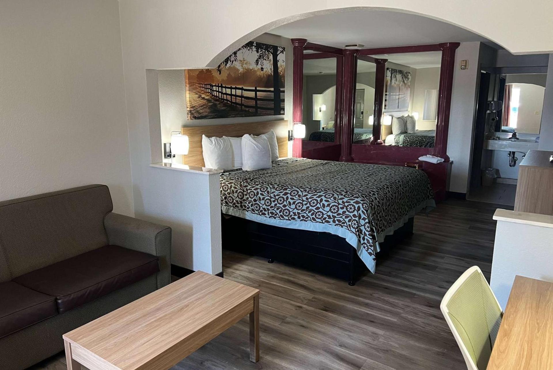 Days Inn & Suites by Wyndham Opelousas photo 8