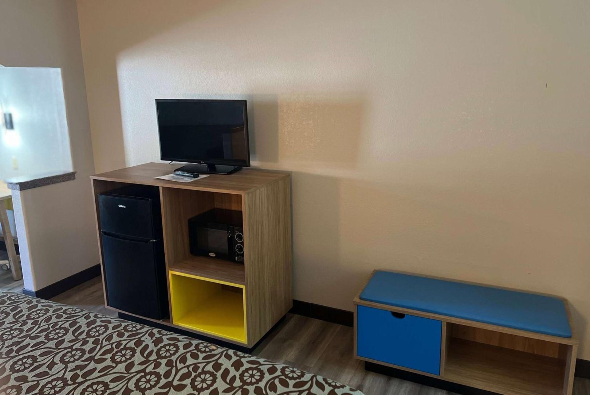 Days Inn & Suites by Wyndham Opelousas photo 10