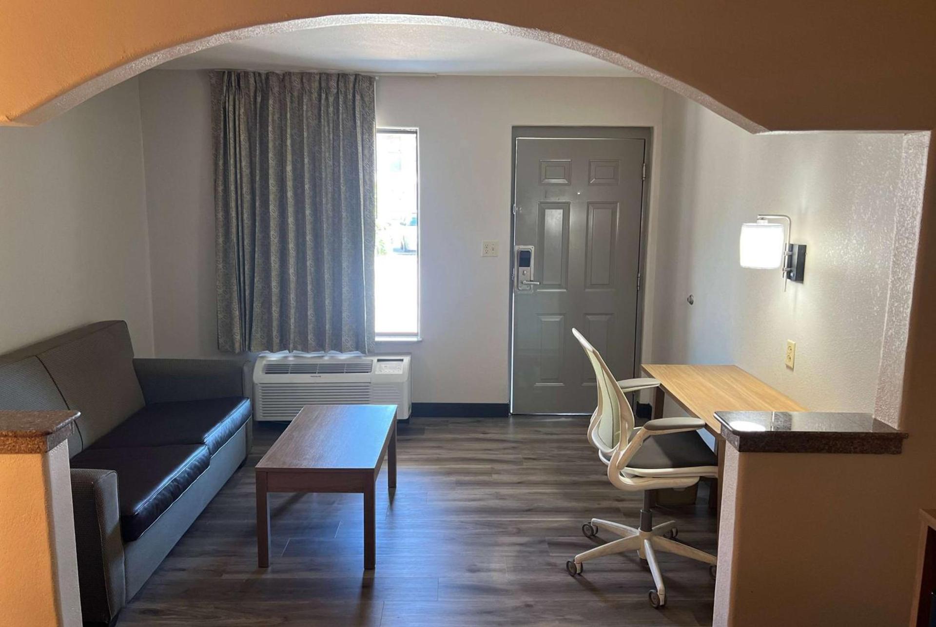 Days Inn & Suites by Wyndham Opelousas photo 13