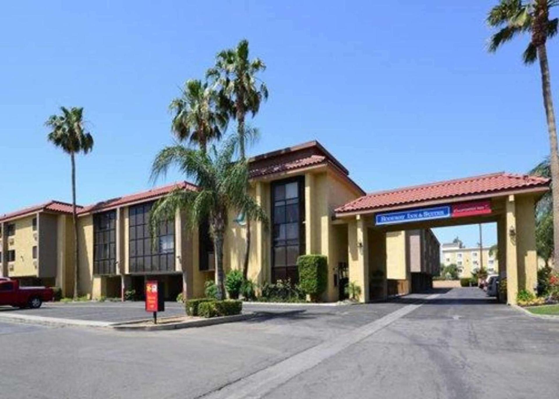 California Inn and Suites Bakersfield photo 1