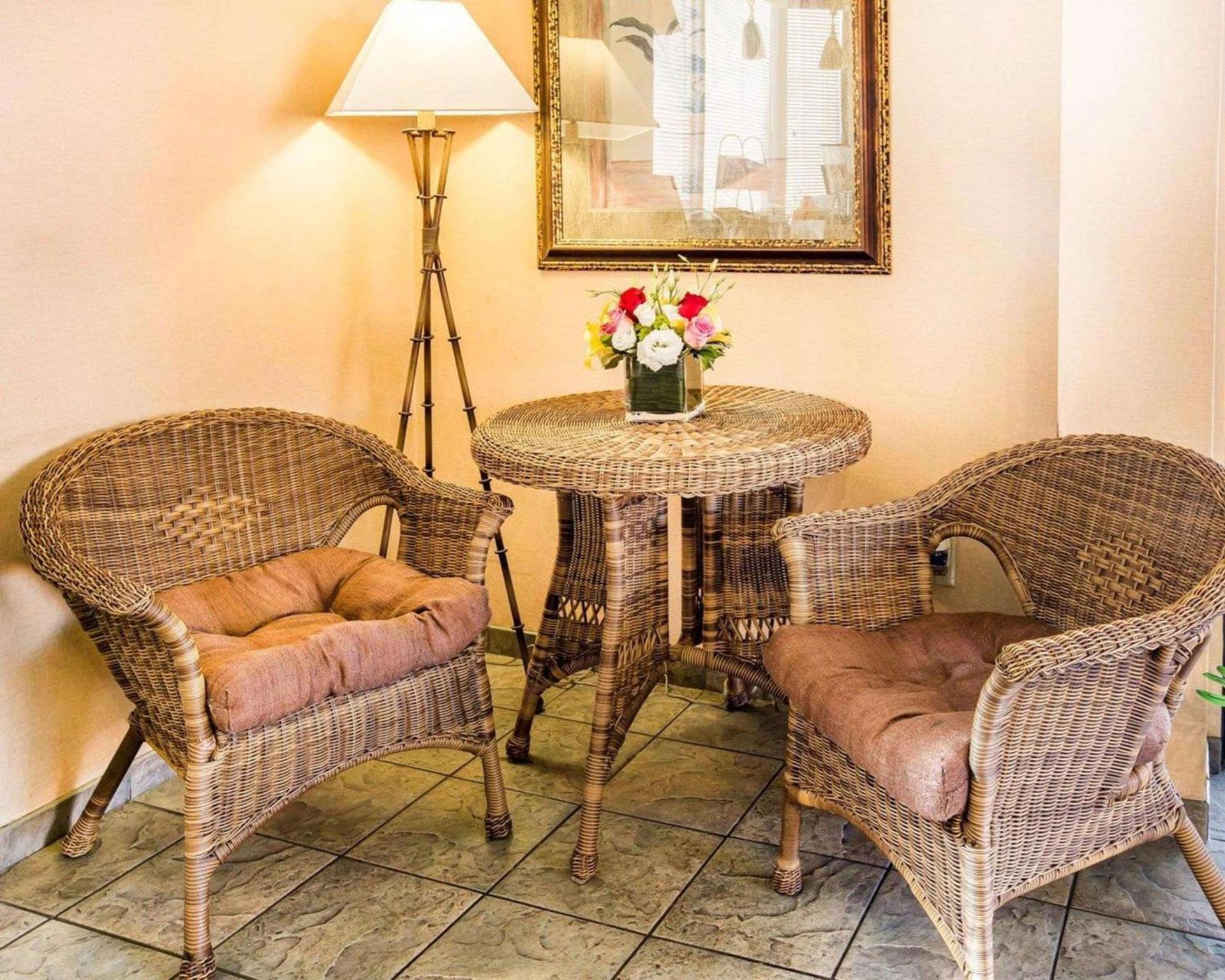 California Inn and Suites Bakersfield photo 4