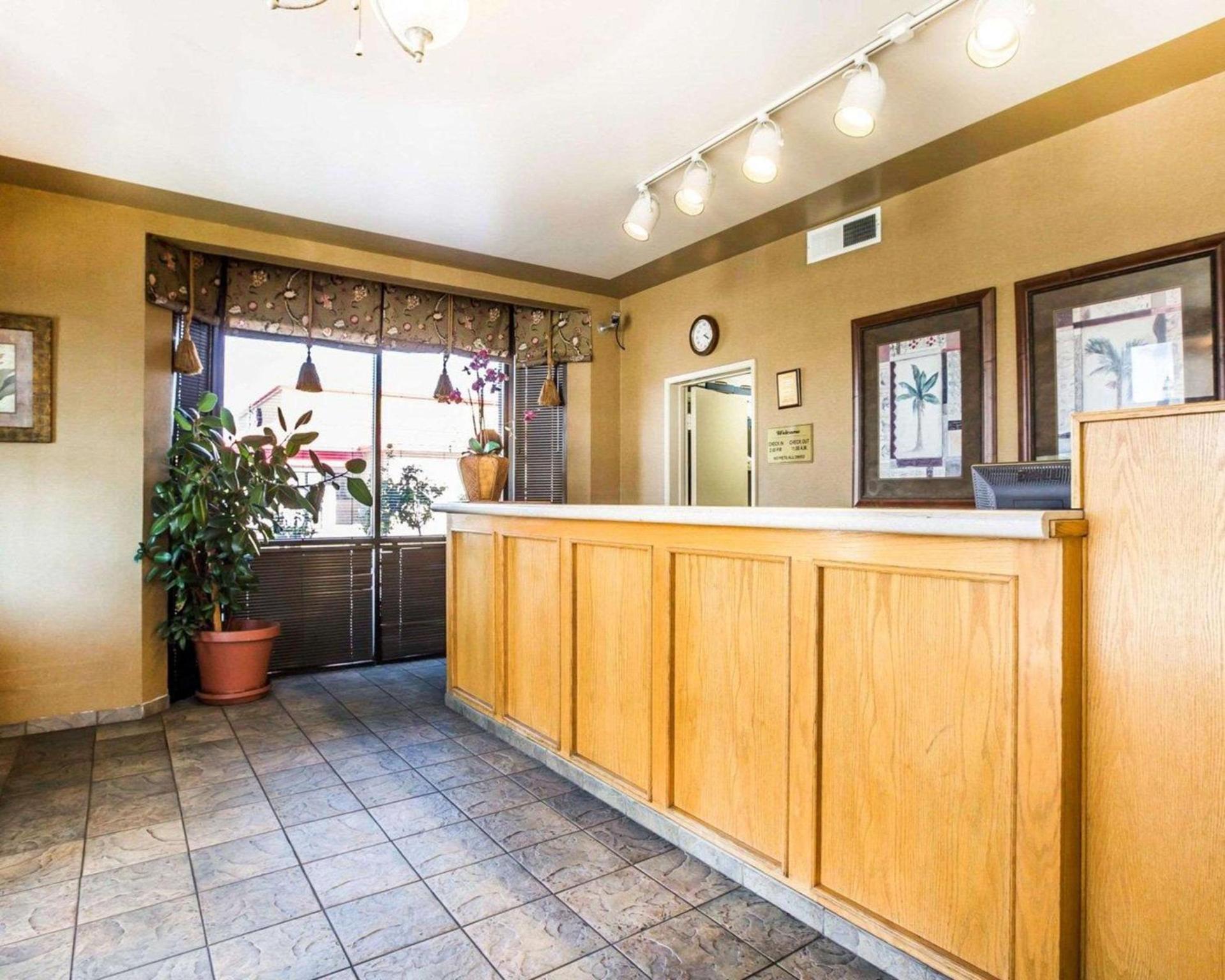 California Inn and Suites Bakersfield photo 6