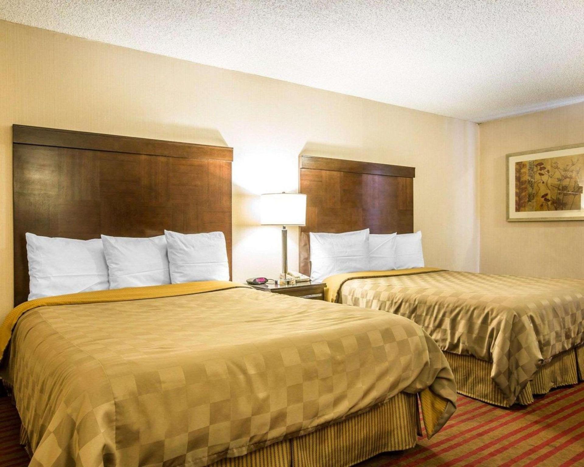 California Inn and Suites Bakersfield photo 9