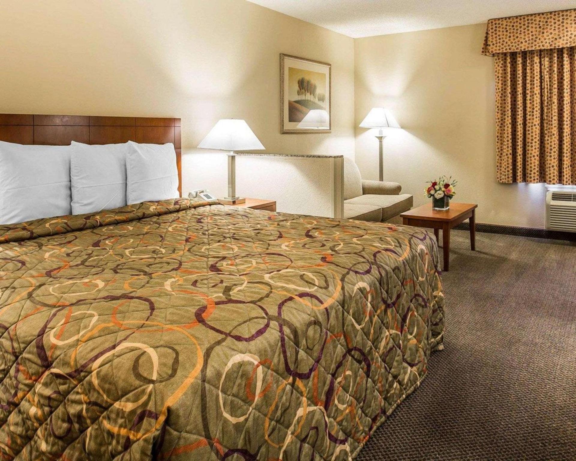 California Inn and Suites Bakersfield photo 16