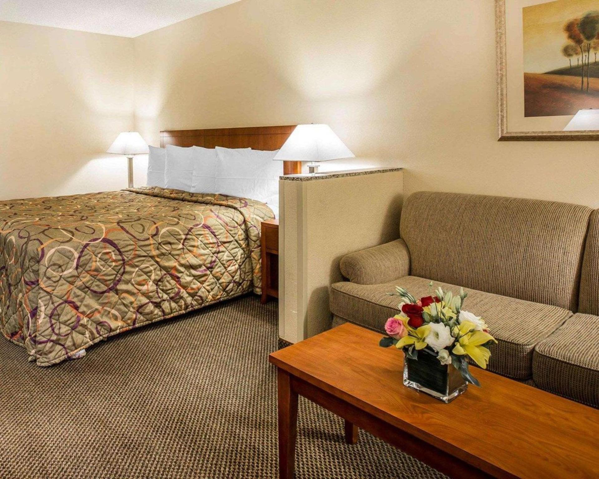 California Inn and Suites Bakersfield photo 20