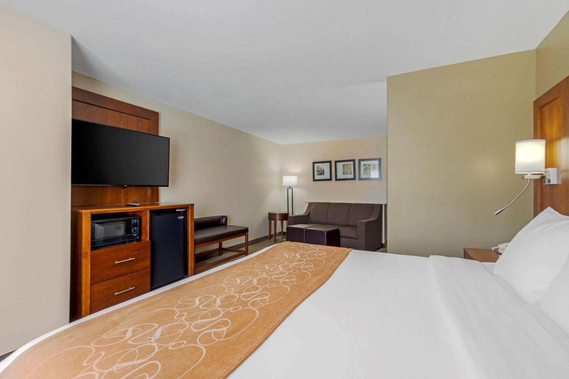 Comfort Suites Pflugerville - Austin North photo 25