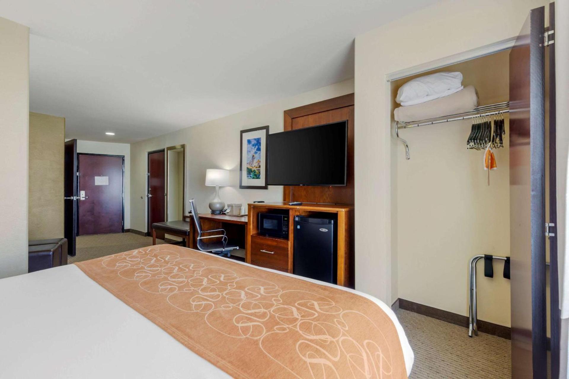 Comfort Suites Pflugerville - Austin North photo 19