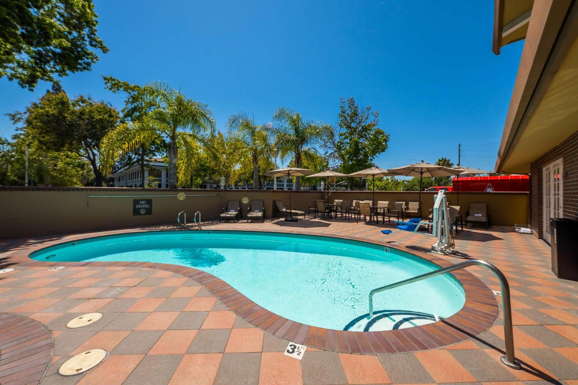 SureStay Plus Hotel by Best Western Mountain View photo 4