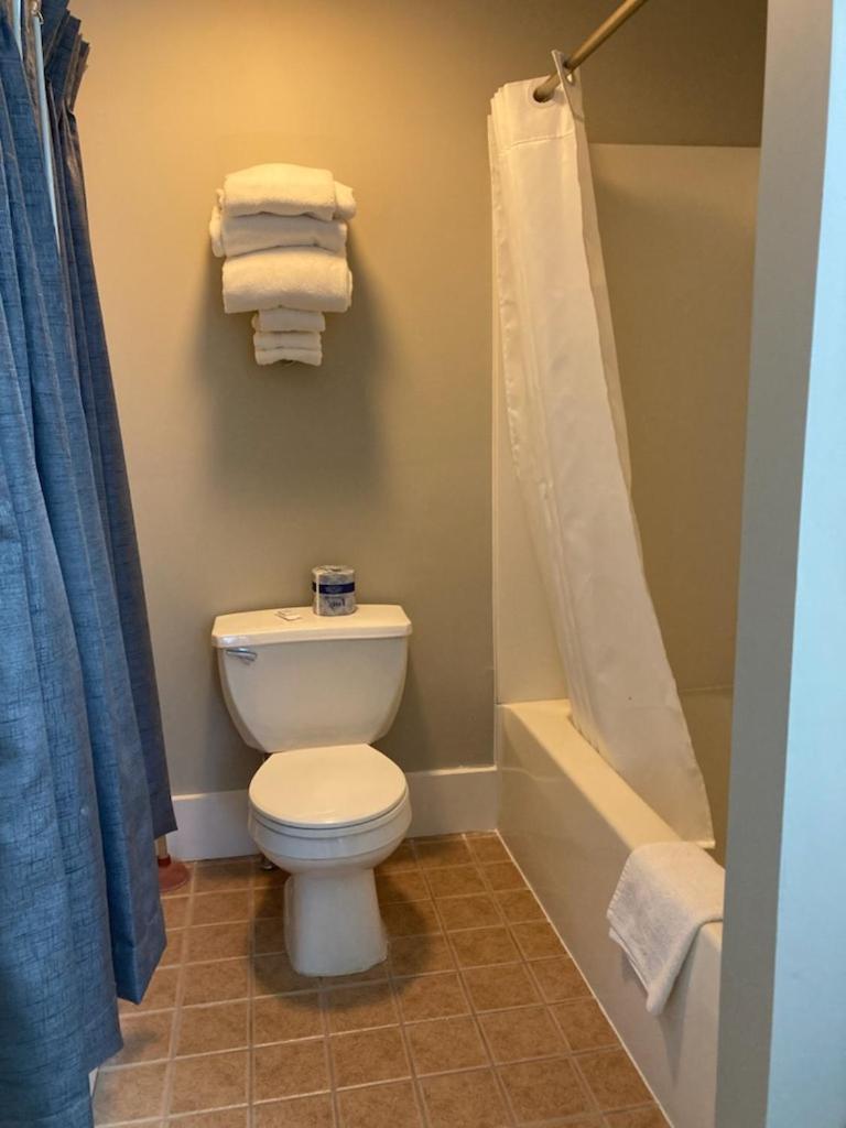 Country Squire Inn and Suites photo 45
