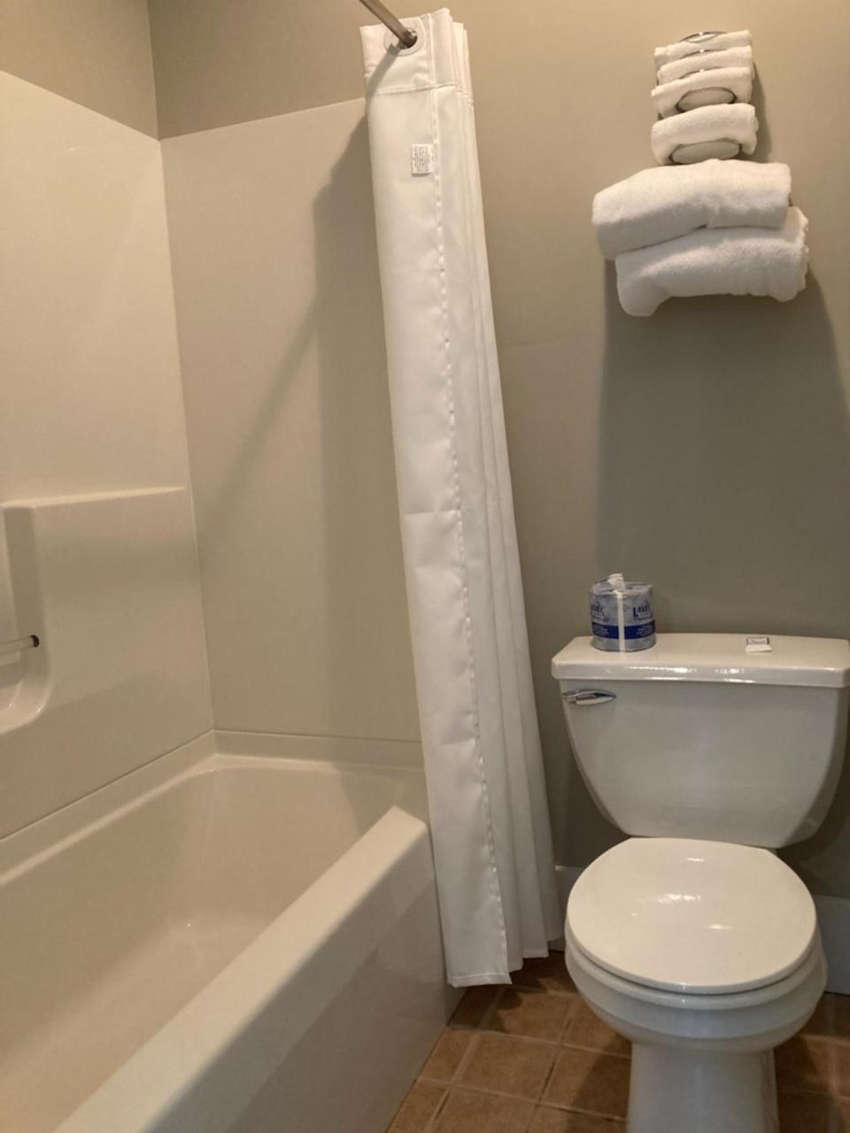 Country Squire Inn and Suites photo 47