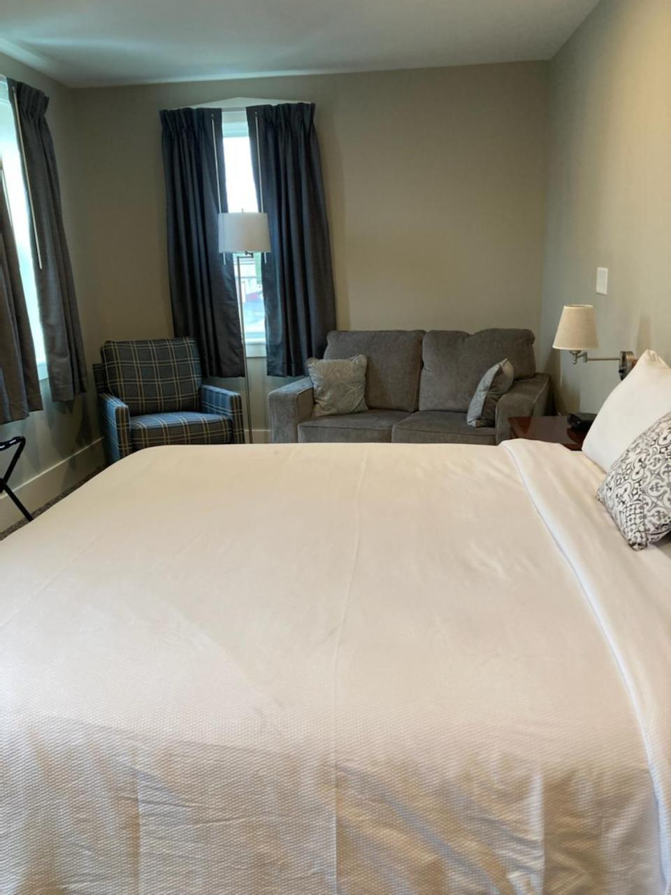 Country Squire Inn and Suites photo 51