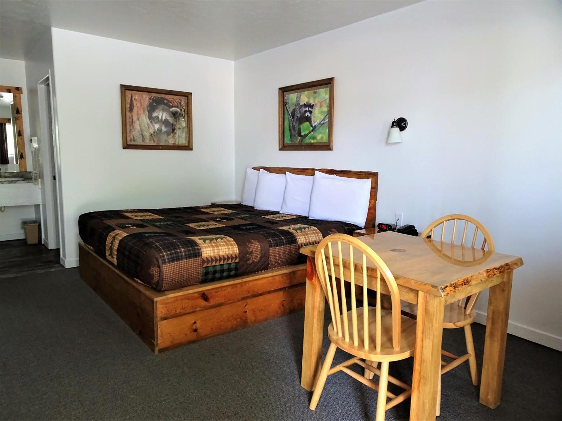 Eagle's Nest Motel photo 34