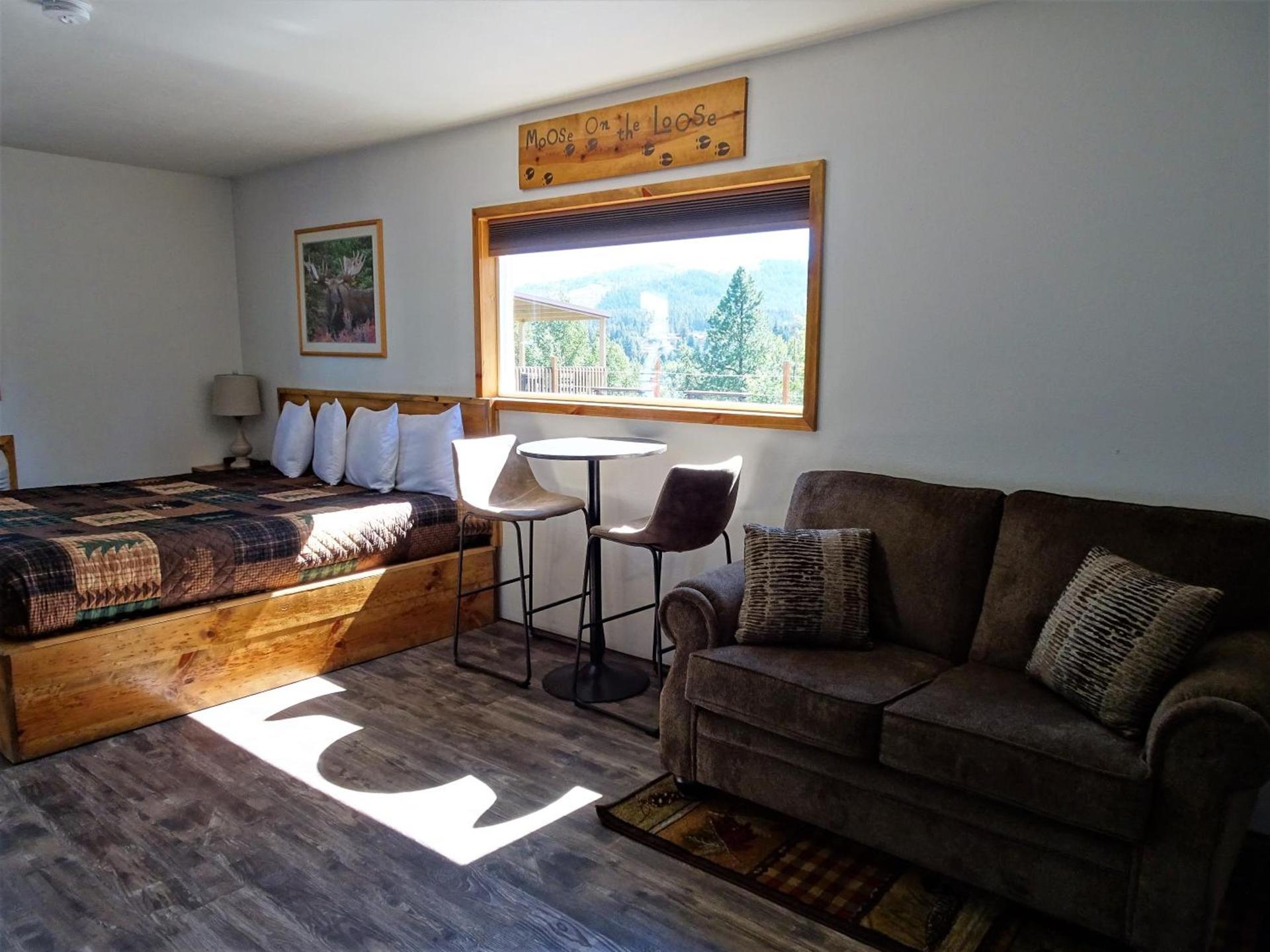 Eagle's Nest Motel photo 21