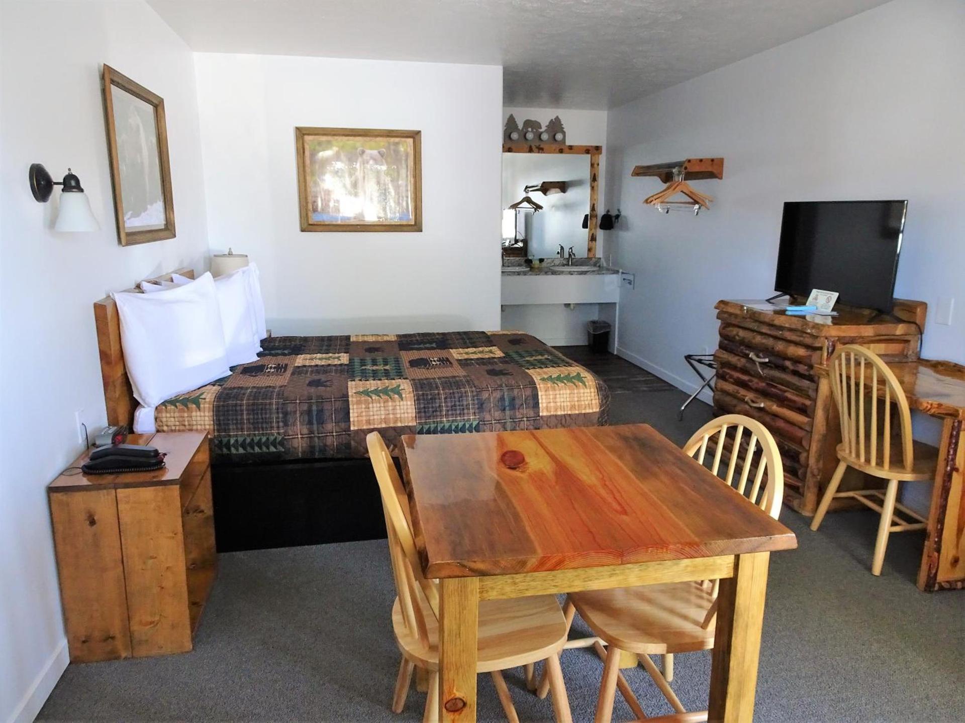 Eagle's Nest Motel photo 13