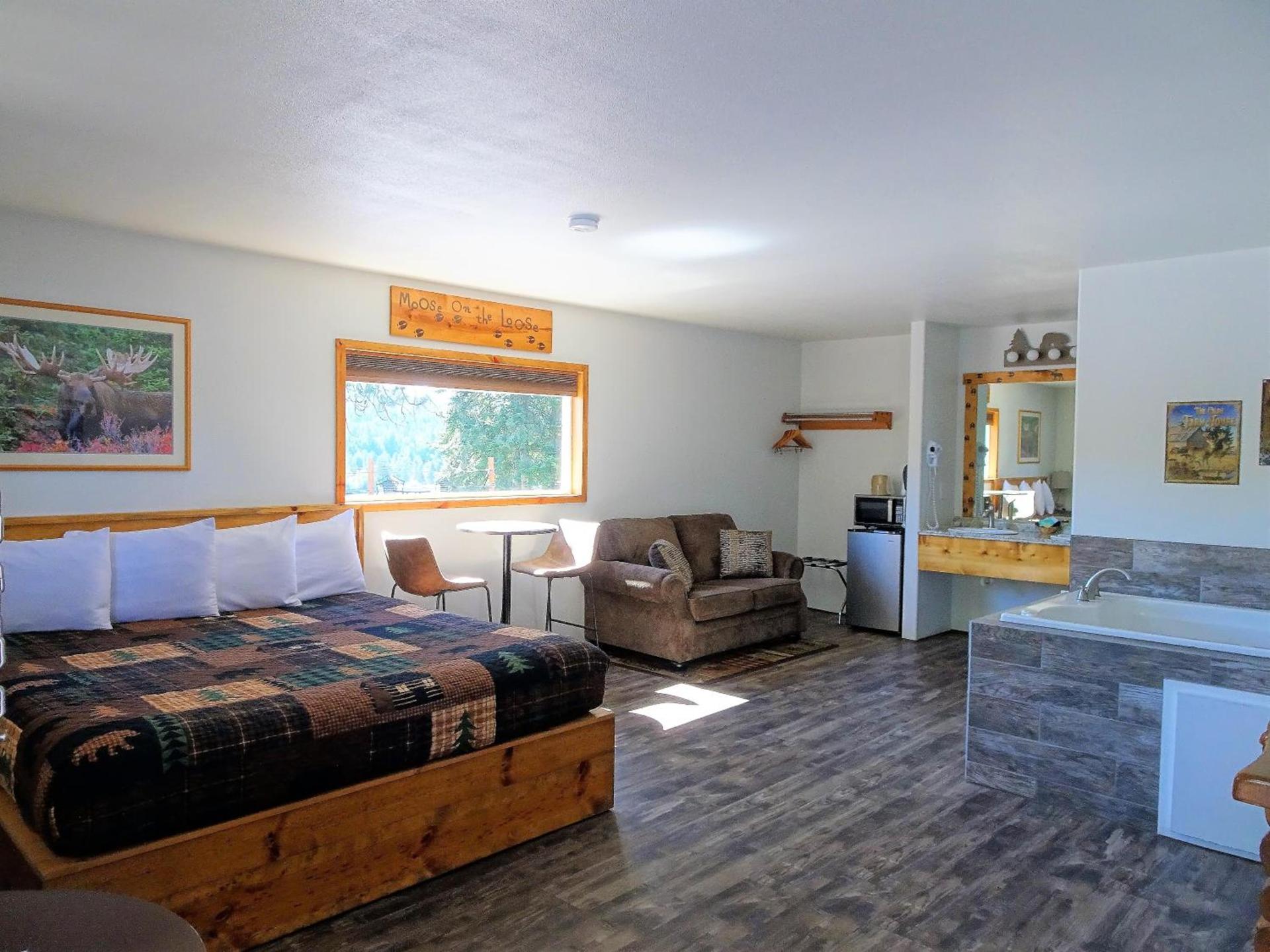 Eagle's Nest Motel photo 36