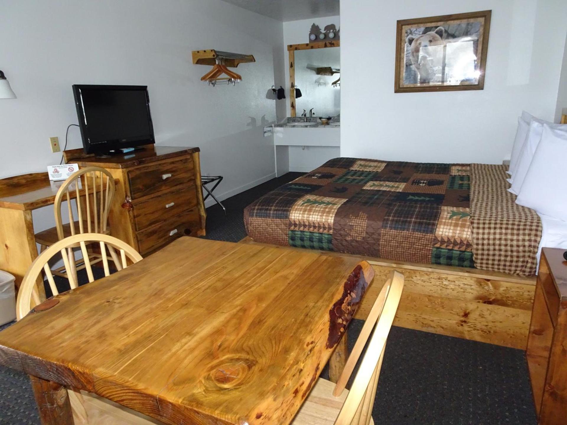 Eagle's Nest Motel photo 23