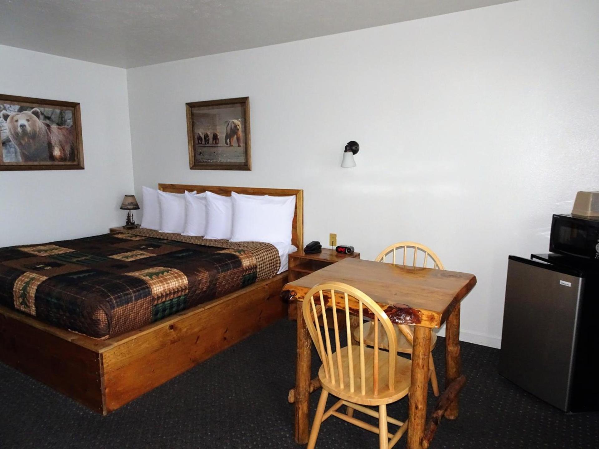 Eagle's Nest Motel photo 38