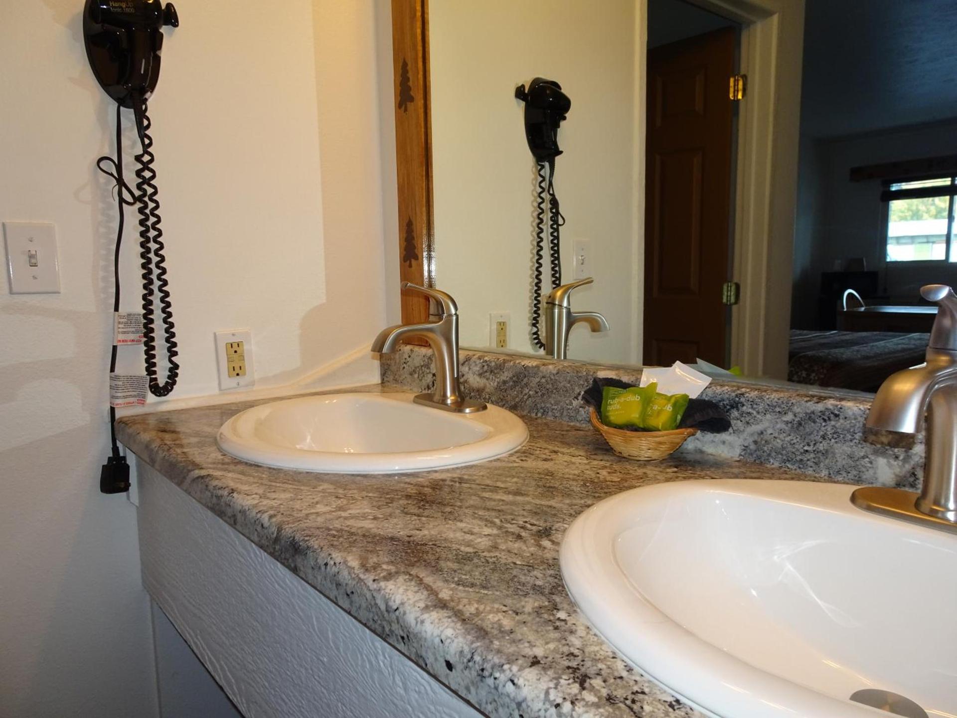 Eagle's Nest Motel photo 12