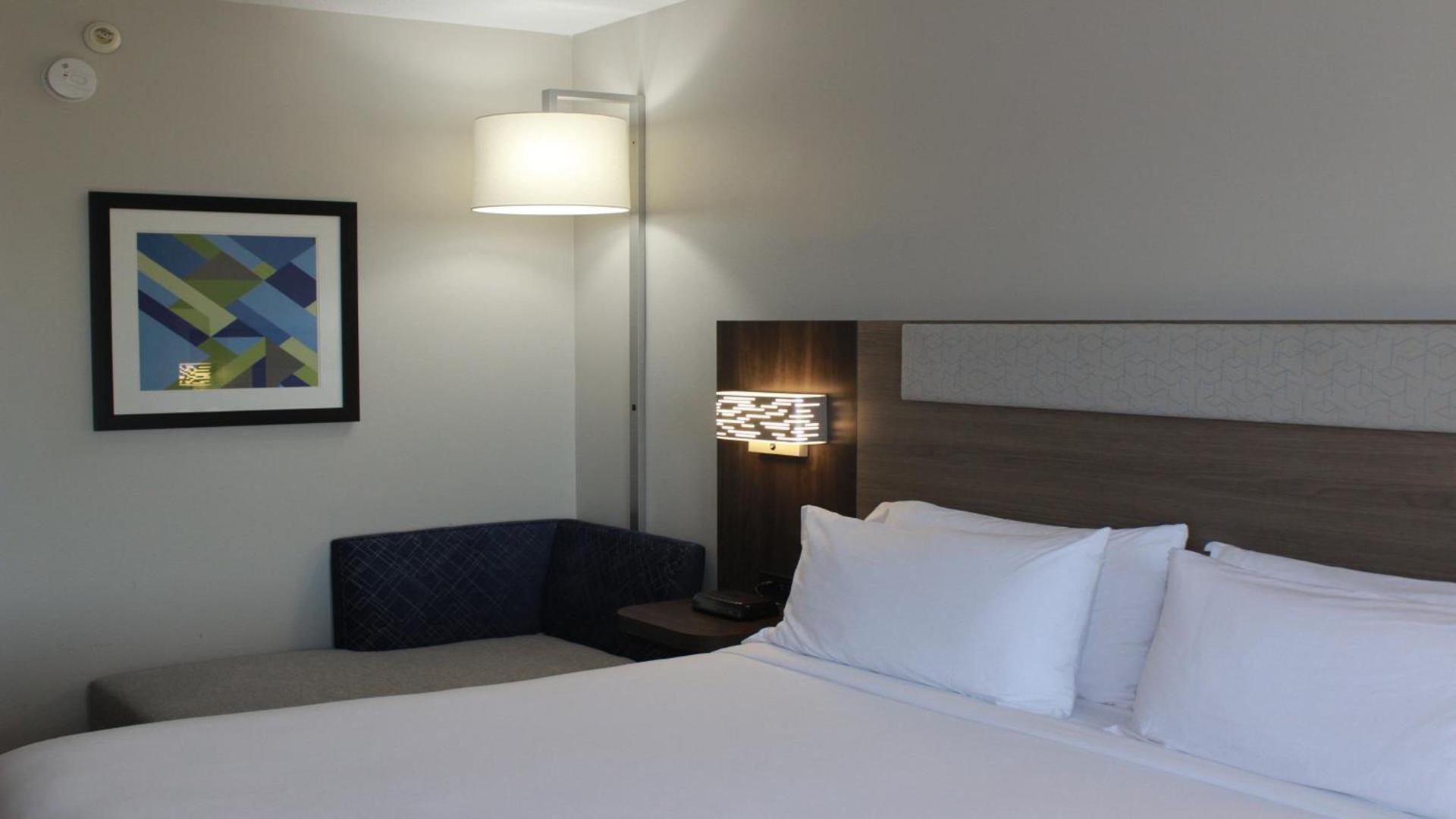 Holiday Inn Express & Suites Wilson-Downtown by IHG photo 13