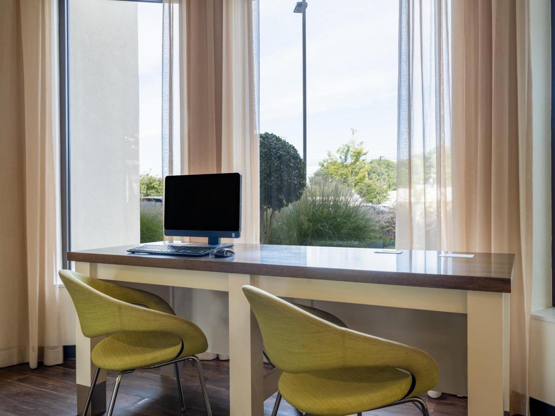 Holiday Inn Greensboro Coliseum by IHG photo 14