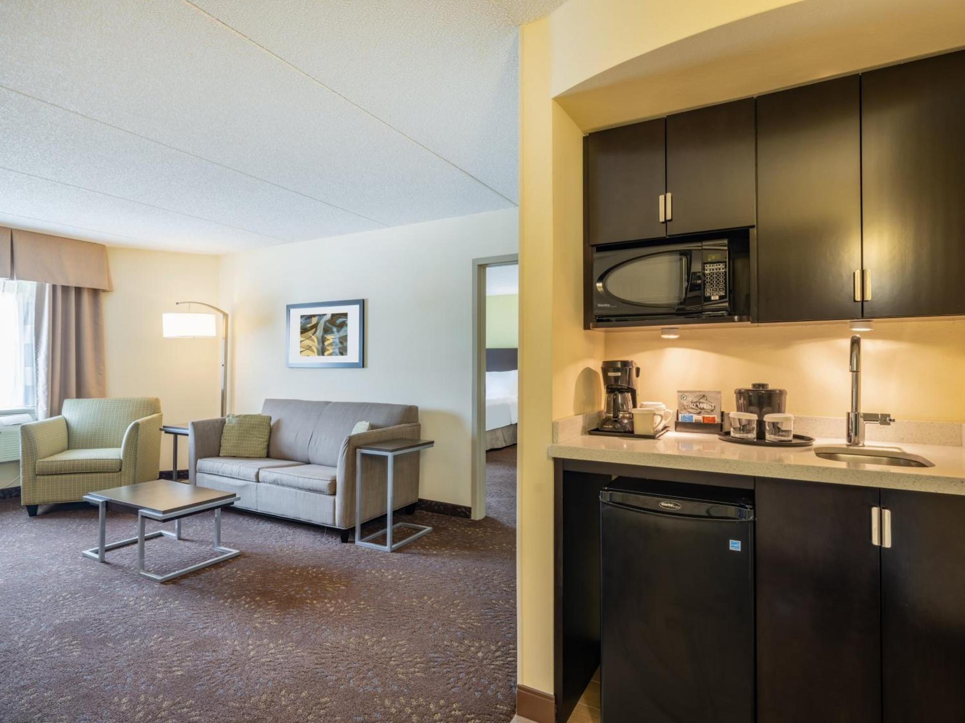 Holiday Inn Greensboro Coliseum by IHG photo 26