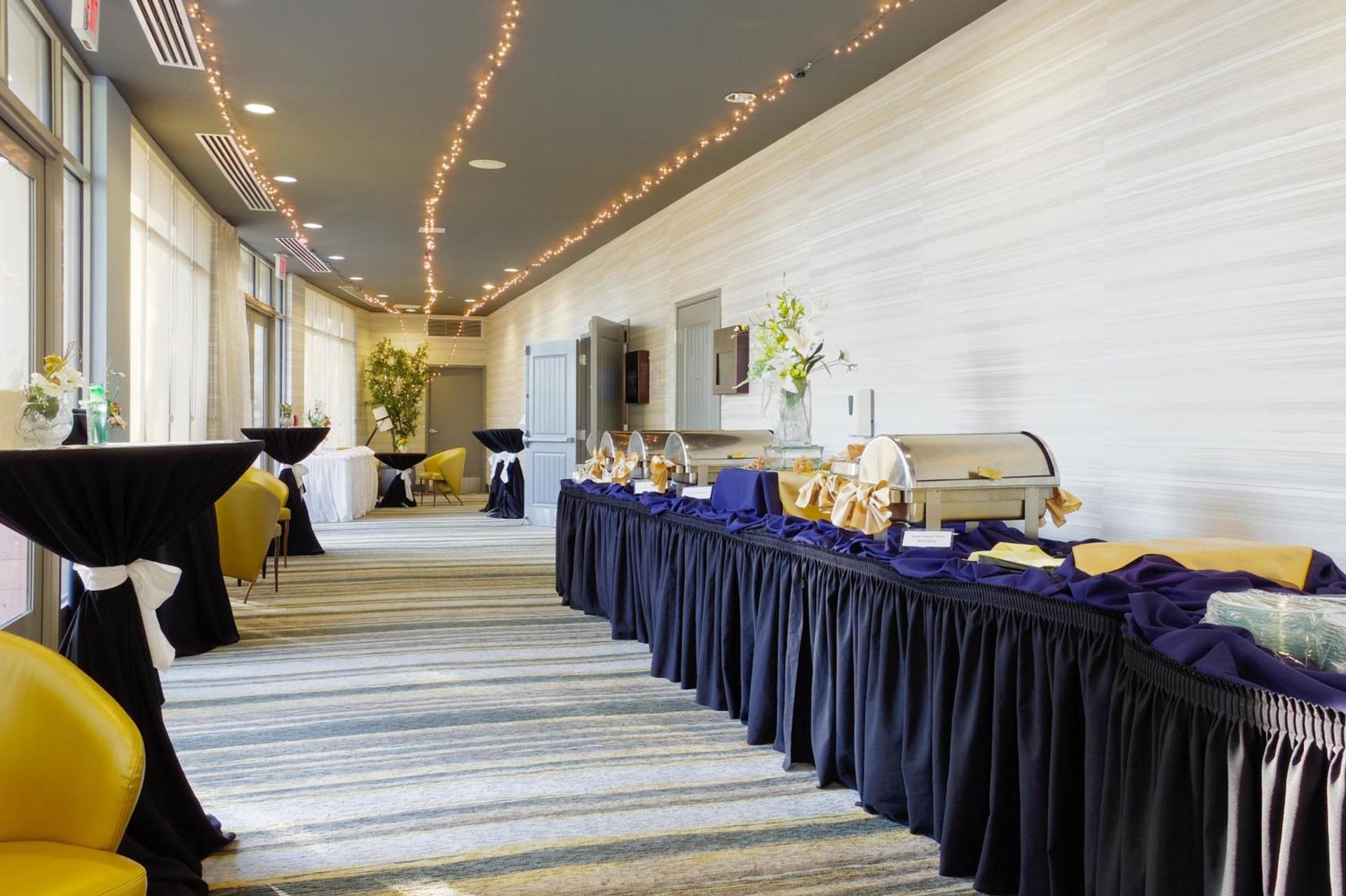 Holiday Inn & Suites Phoenix Airport by IHG photo 73