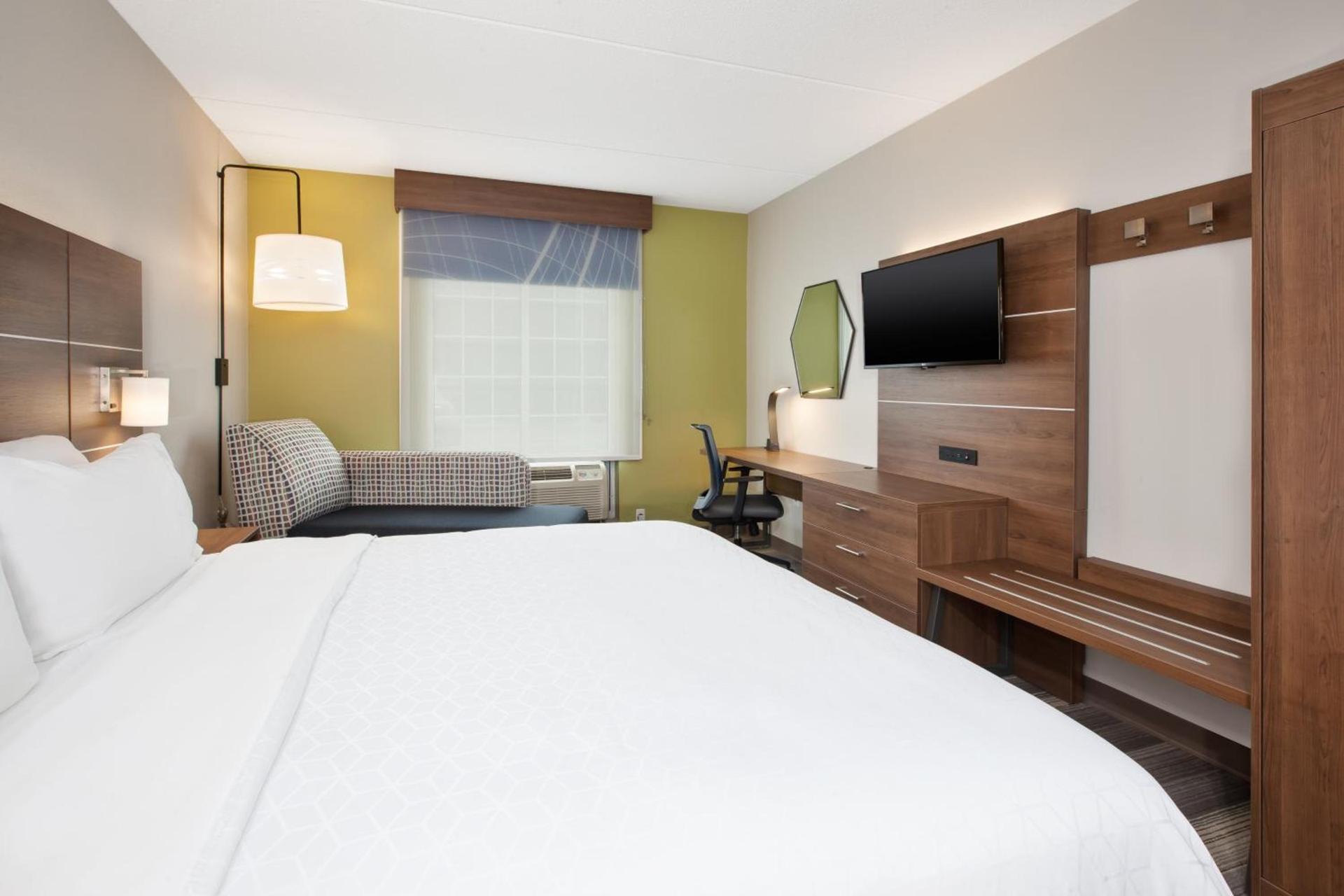 Holiday Inn Express Hotel & Suites Warrenton by IHG photo 51
