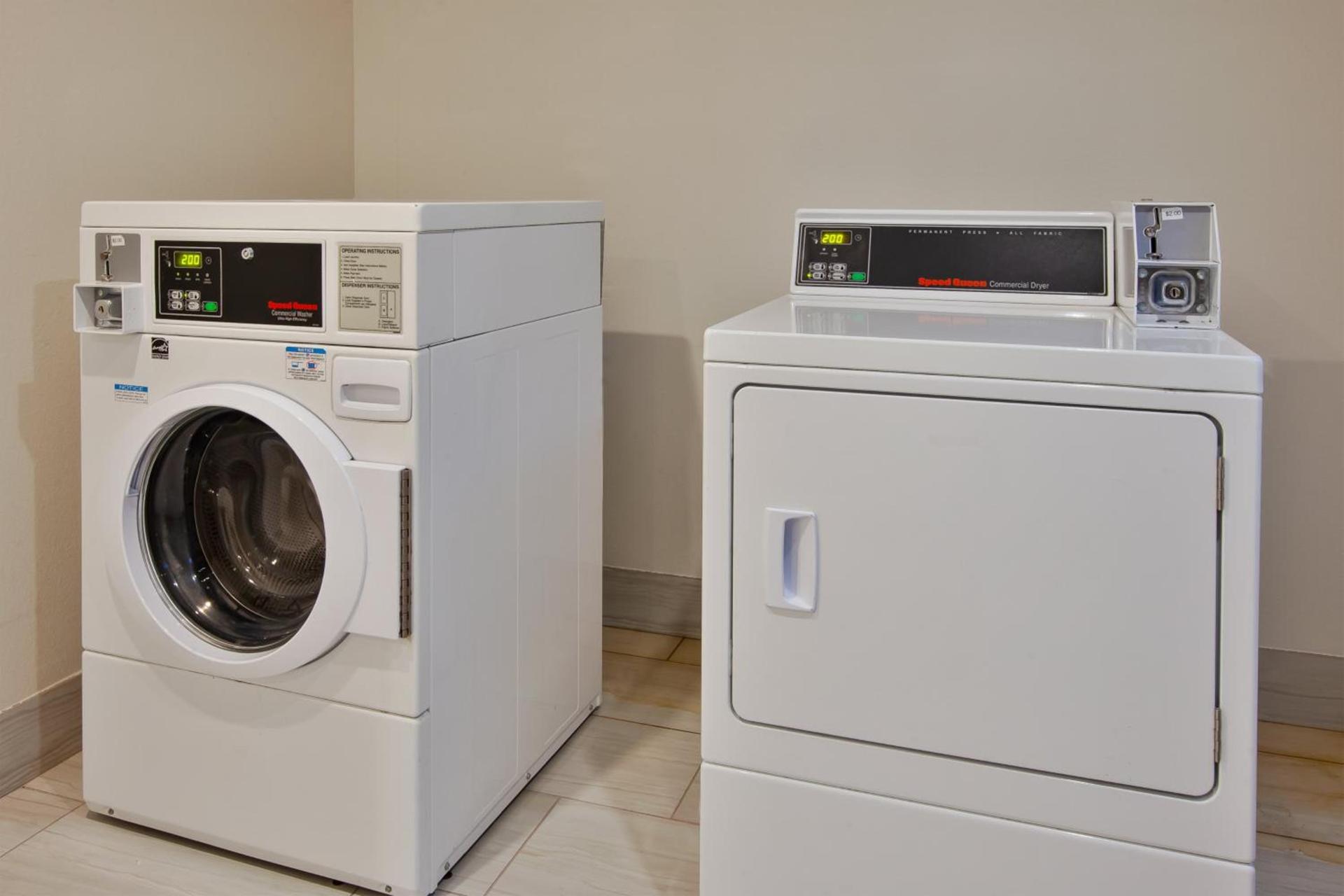 Holiday Inn Express Hotel & Suites Warrenton by IHG photo 14