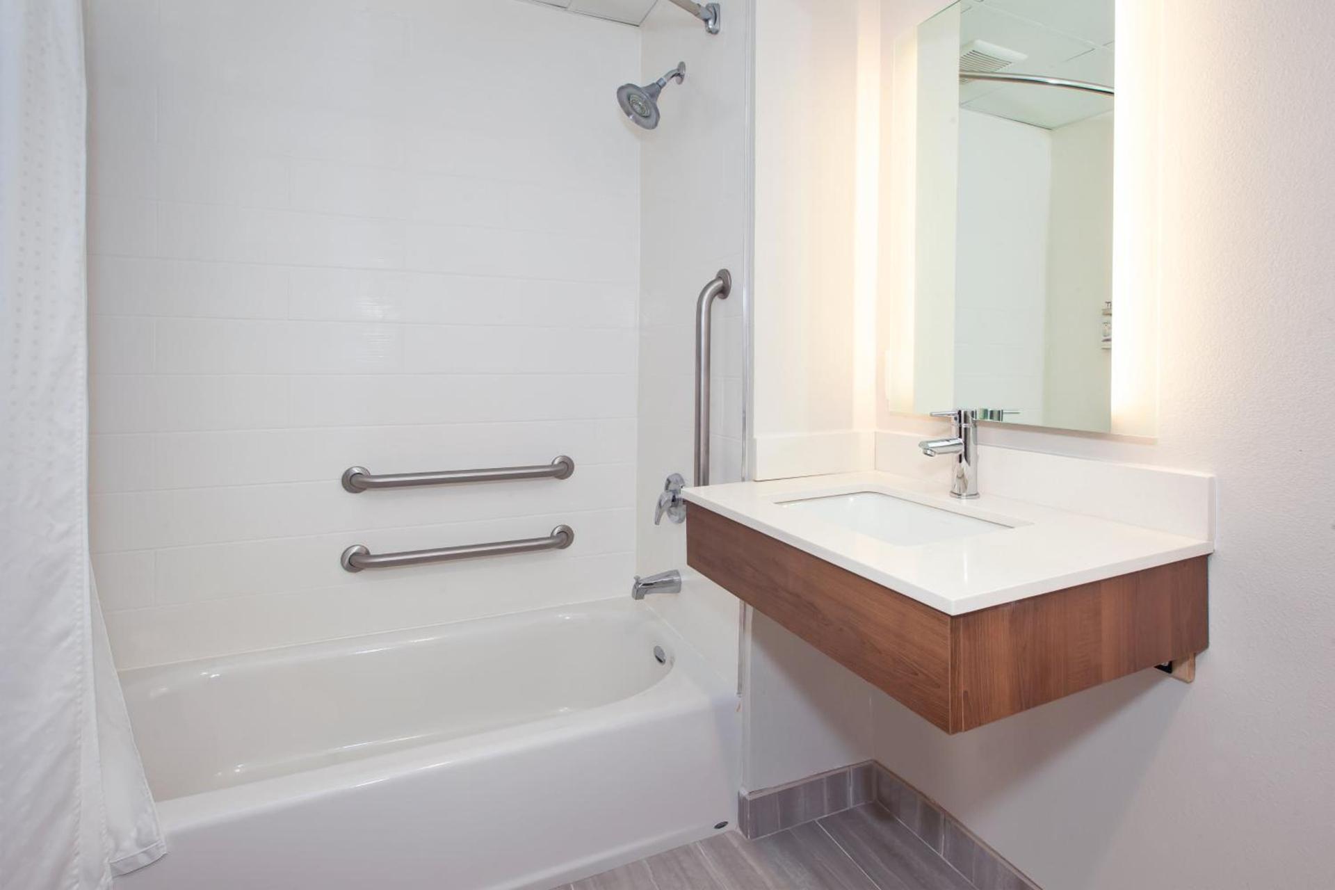 Holiday Inn Express Hotel & Suites Warrenton by IHG photo 17