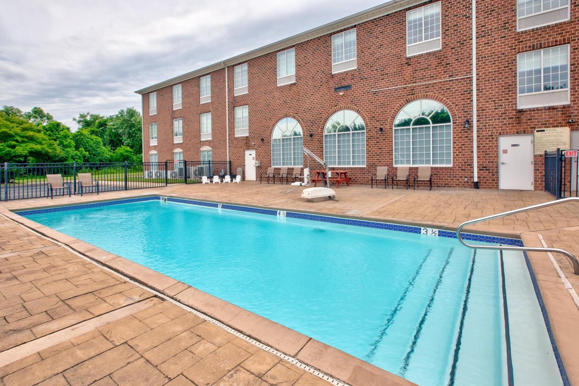 Holiday Inn Express Hotel & Suites Warrenton by IHG photo 20