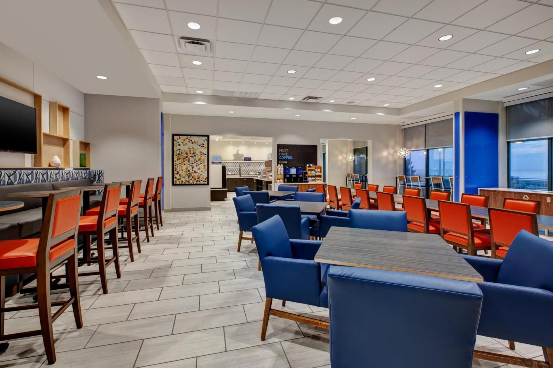Holiday Inn Express & Suites VA Beach Oceanfront by IHG photo 19