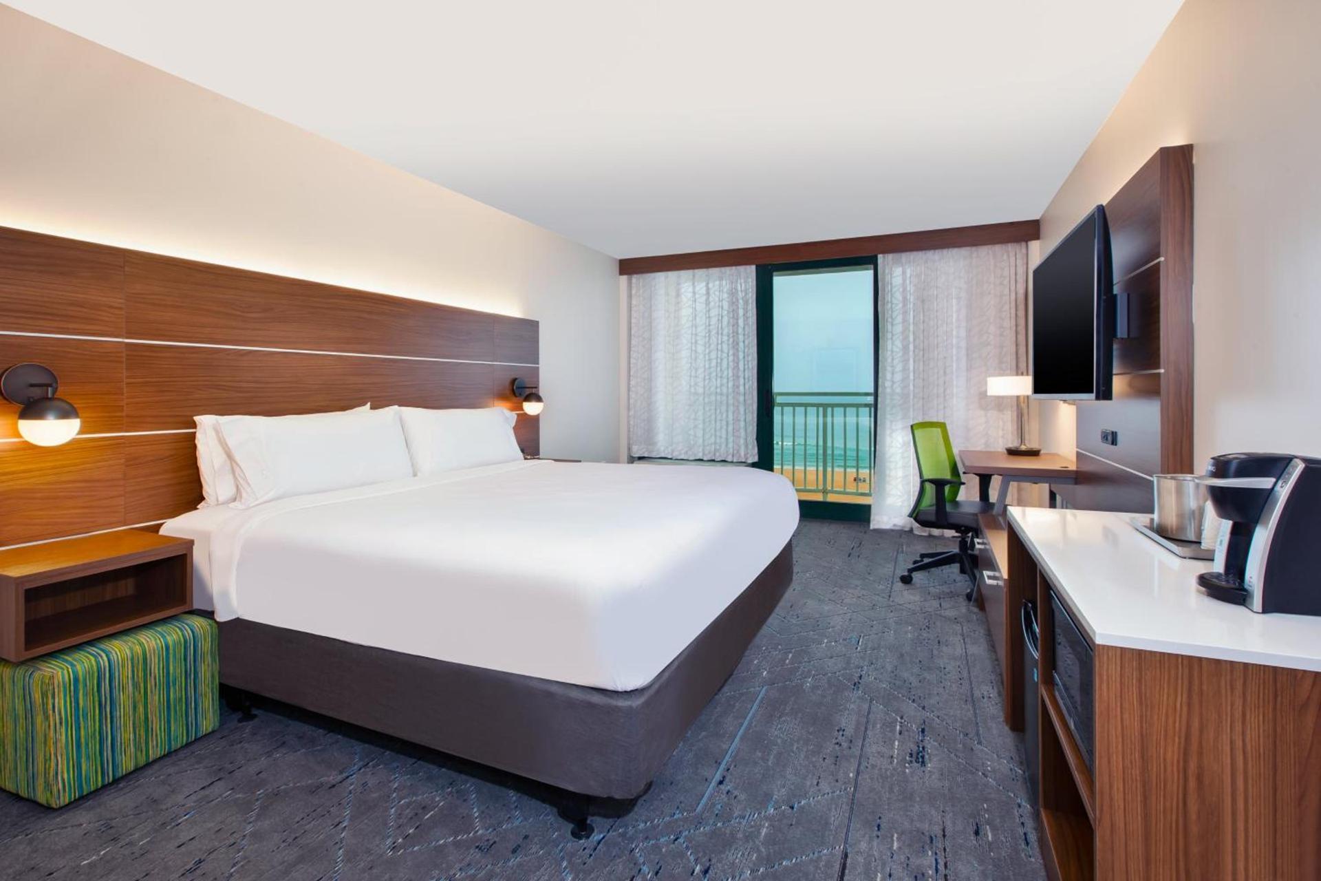 Holiday Inn Express & Suites VA Beach Oceanfront by IHG photo 38