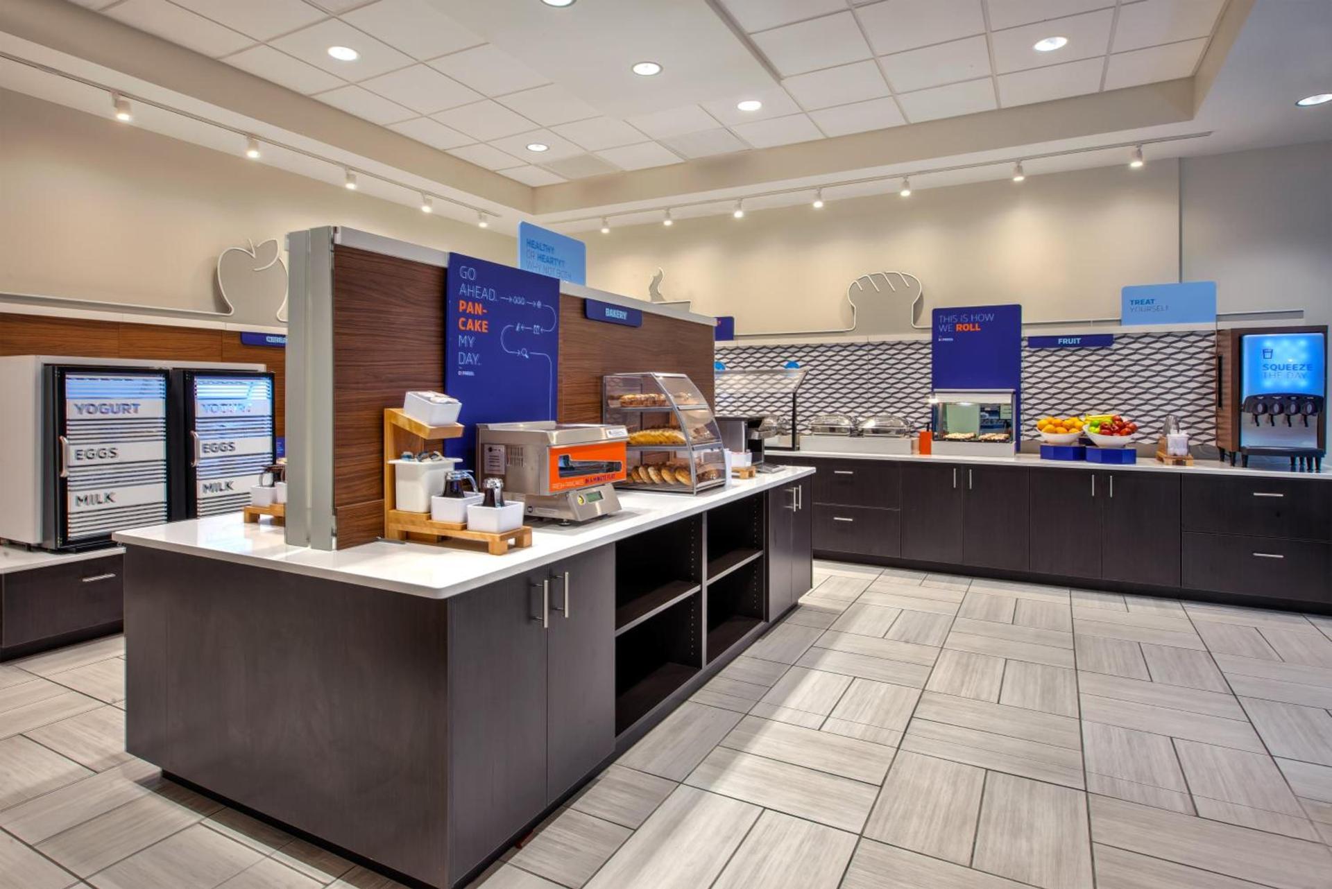 Holiday Inn Express & Suites VA Beach Oceanfront by IHG photo 17