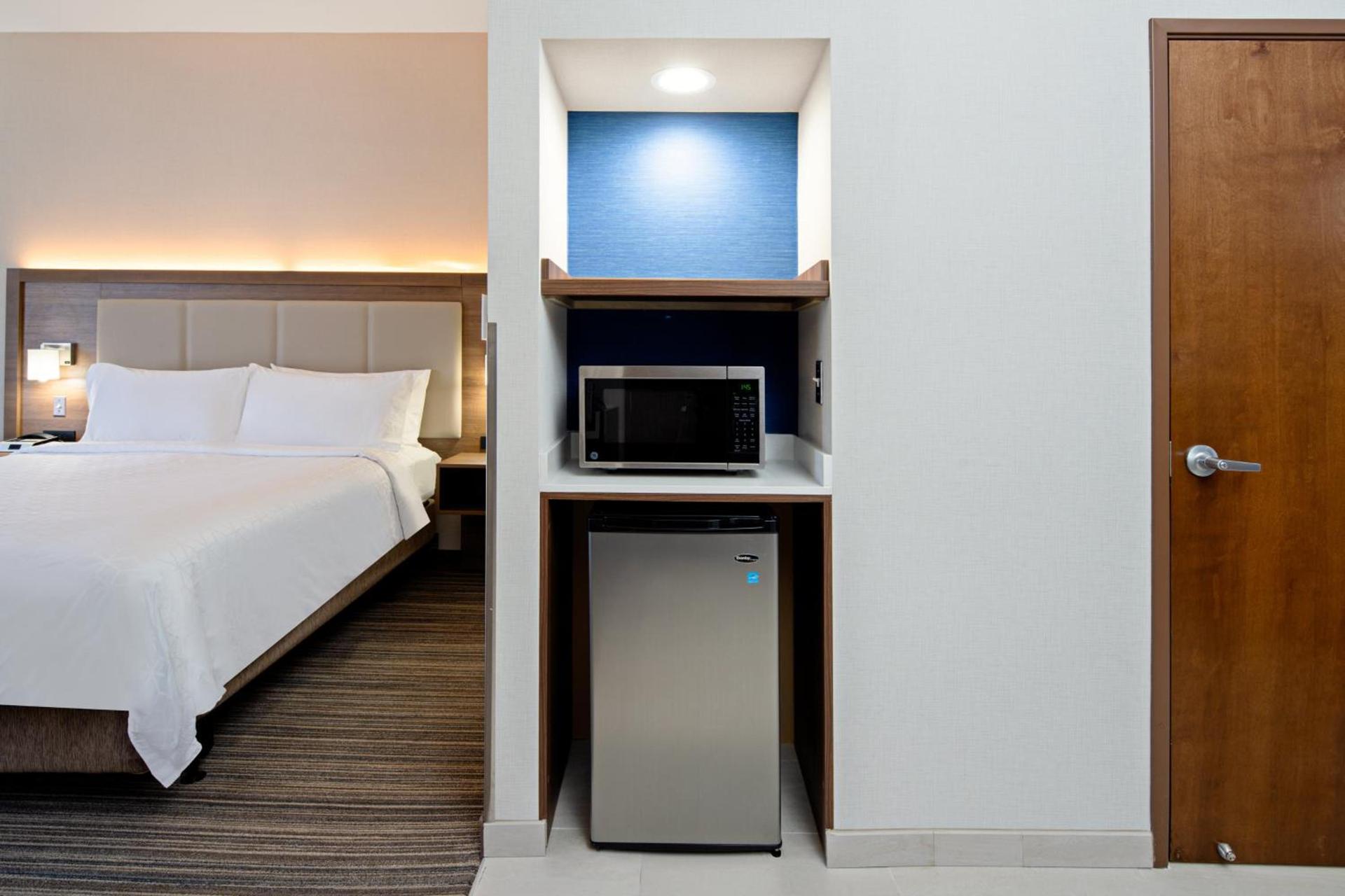 Holiday Inn Express Hotel & Suites Atascadero by IHG photo 55