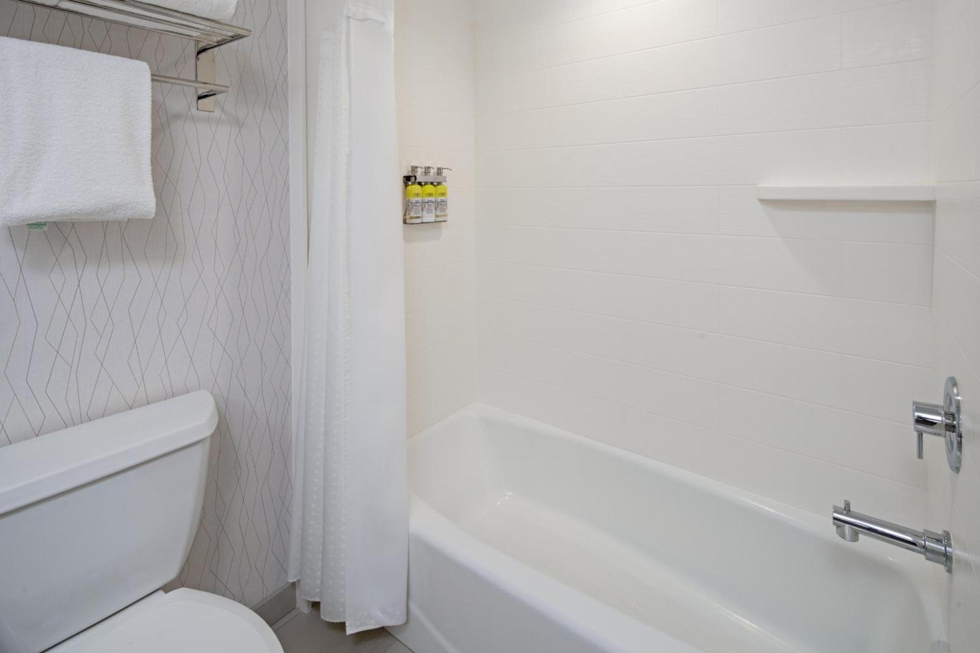 Holiday Inn Express Hotel & Suites Atascadero by IHG photo 72