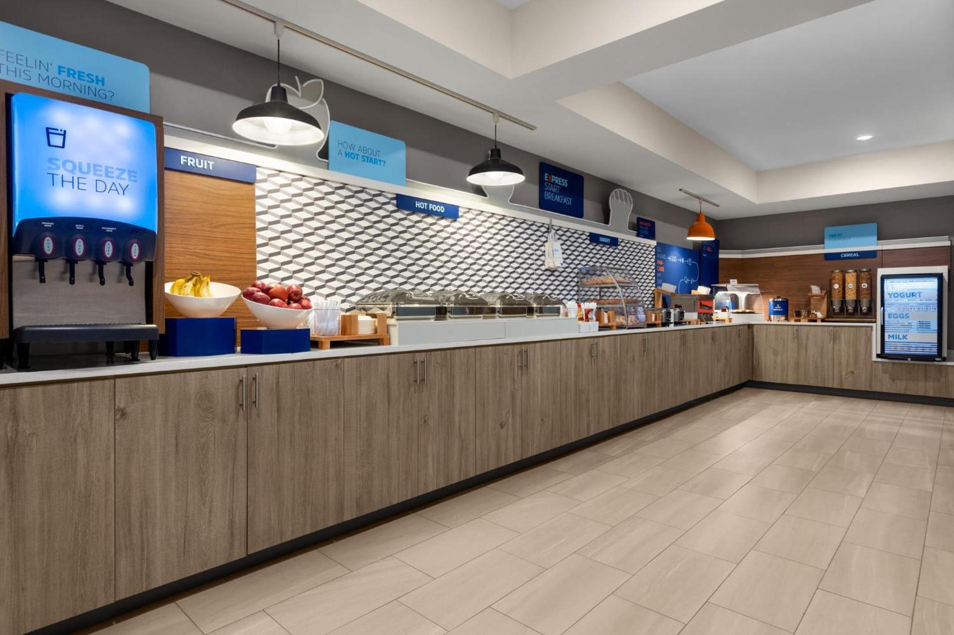 Holiday Inn Express & Suites Evansville Downtown by IHG photo 16