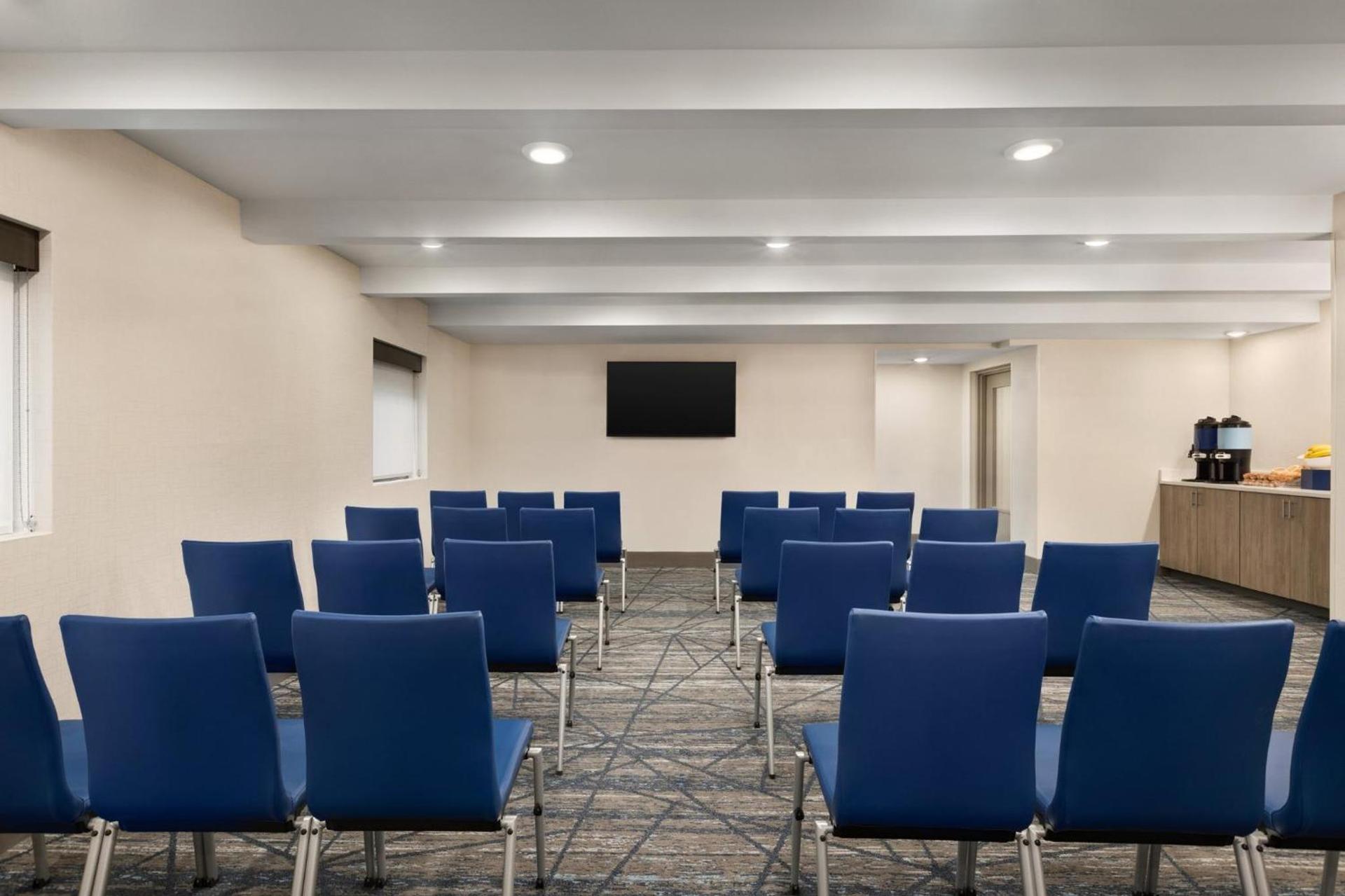 Holiday Inn Express & Suites Evansville Downtown by IHG photo 39