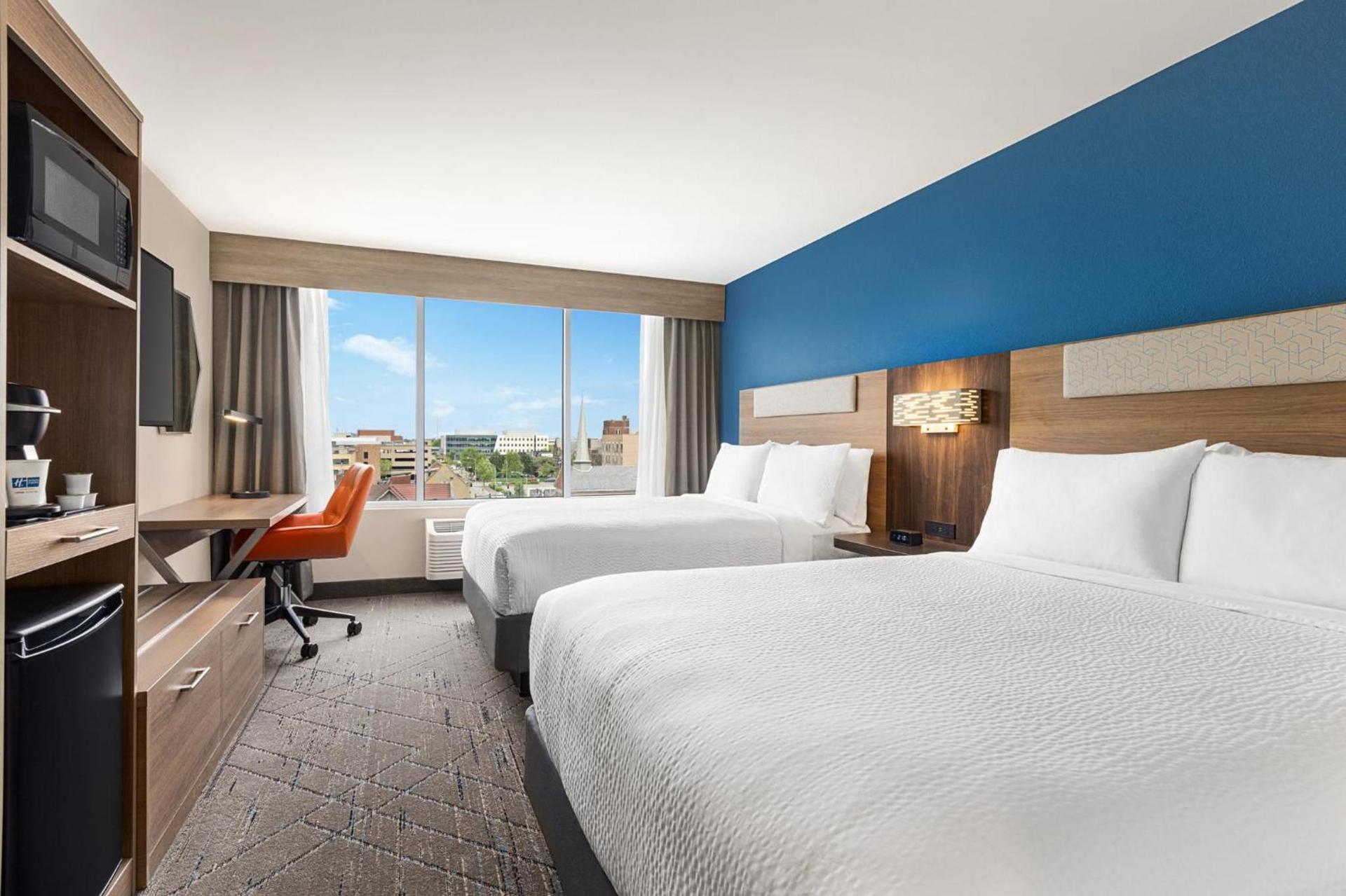 Holiday Inn Express & Suites Evansville Downtown by IHG photo 25