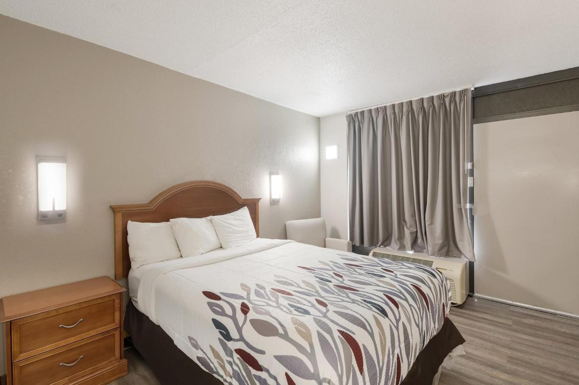 Red Roof Inn Lenoir photo 21