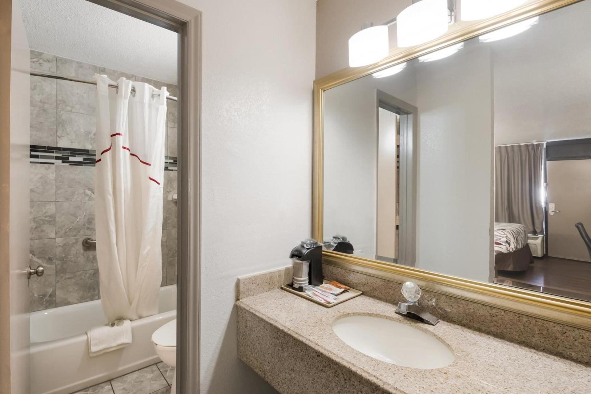 Red Roof Inn Lenoir photo 20