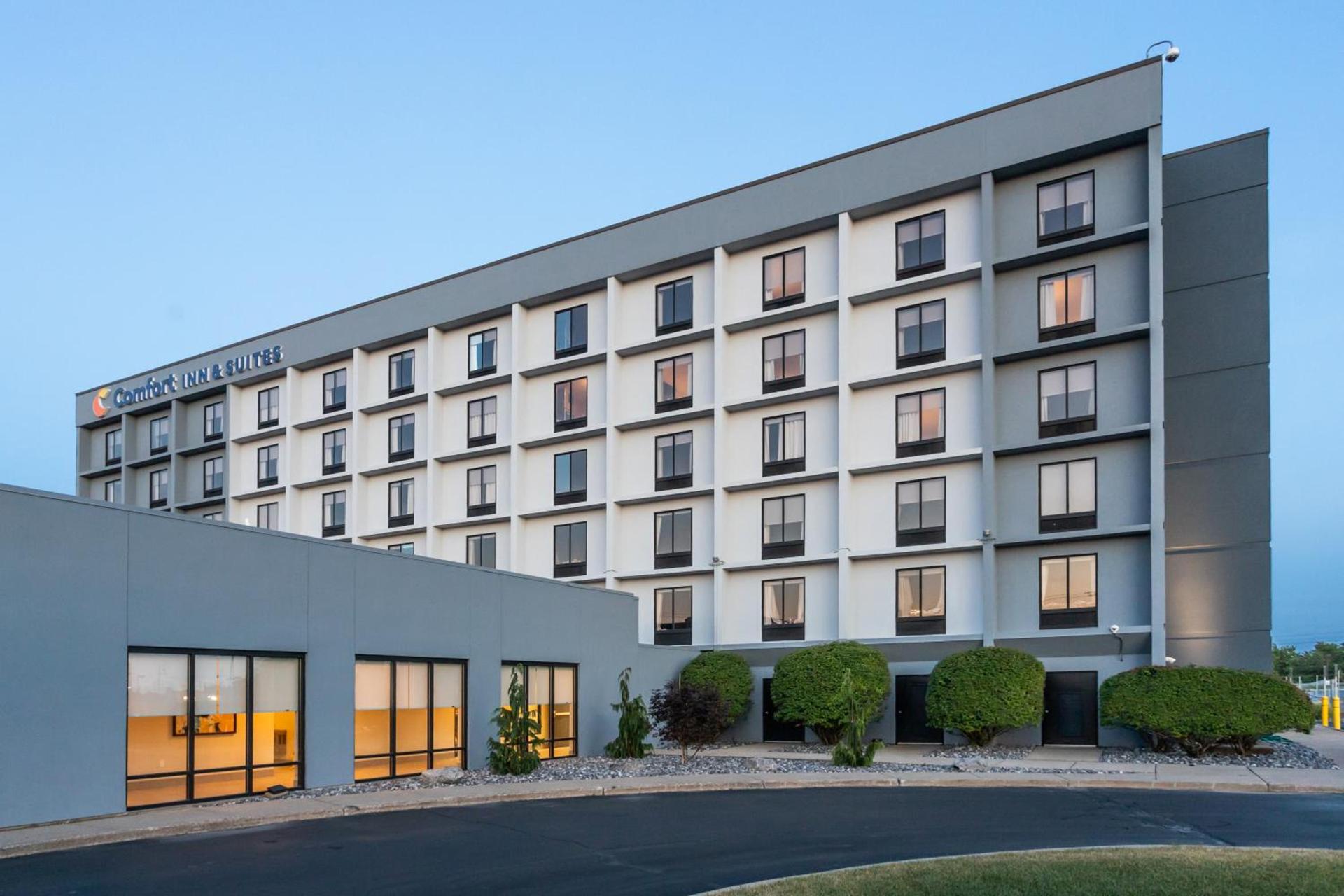 Comfort Inn & Suites Buffalo Airport photo 20