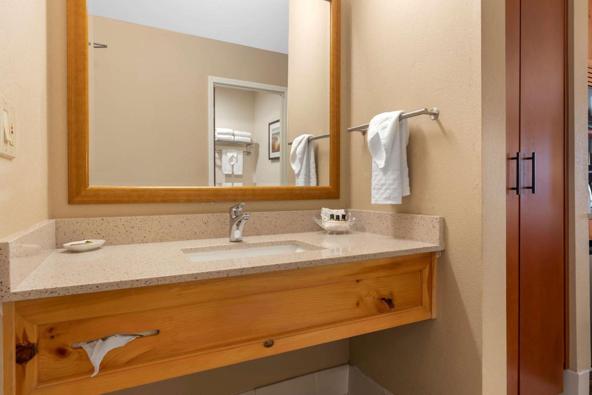 Best Western Plus Olympic Inn photo 18
