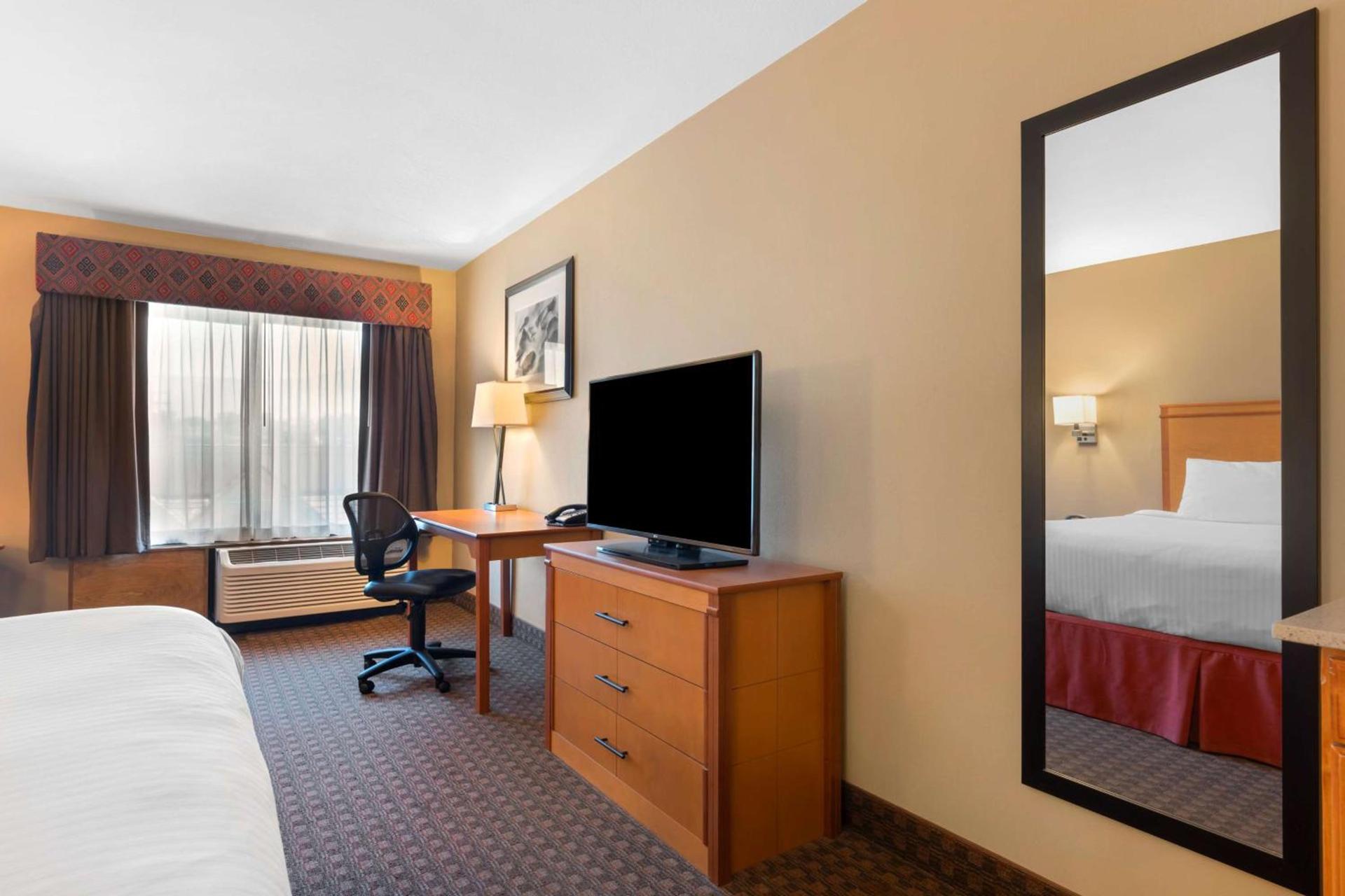 Best Western Plus Olympic Inn photo 11