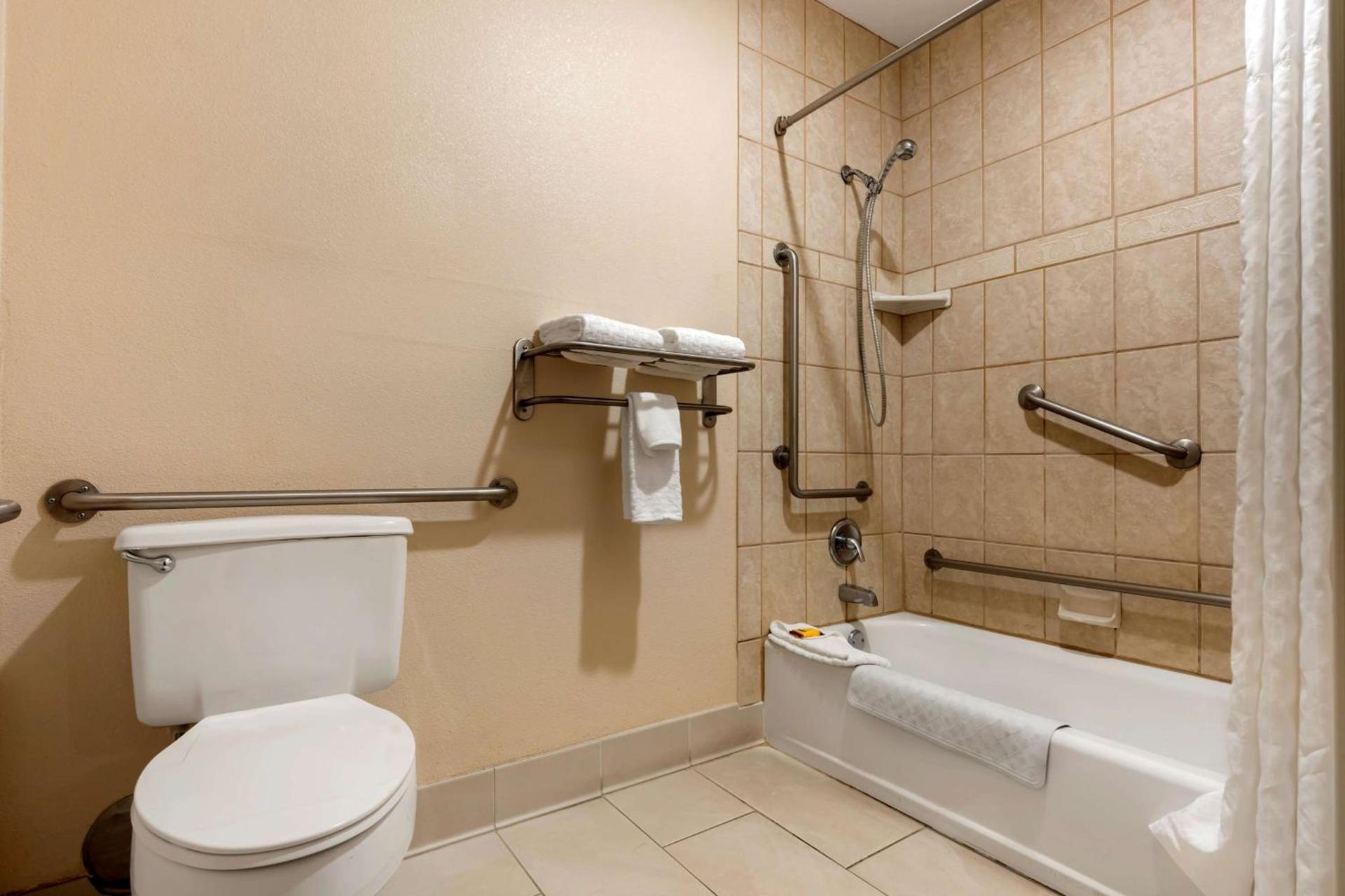 Best Western Plus Olympic Inn photo 17