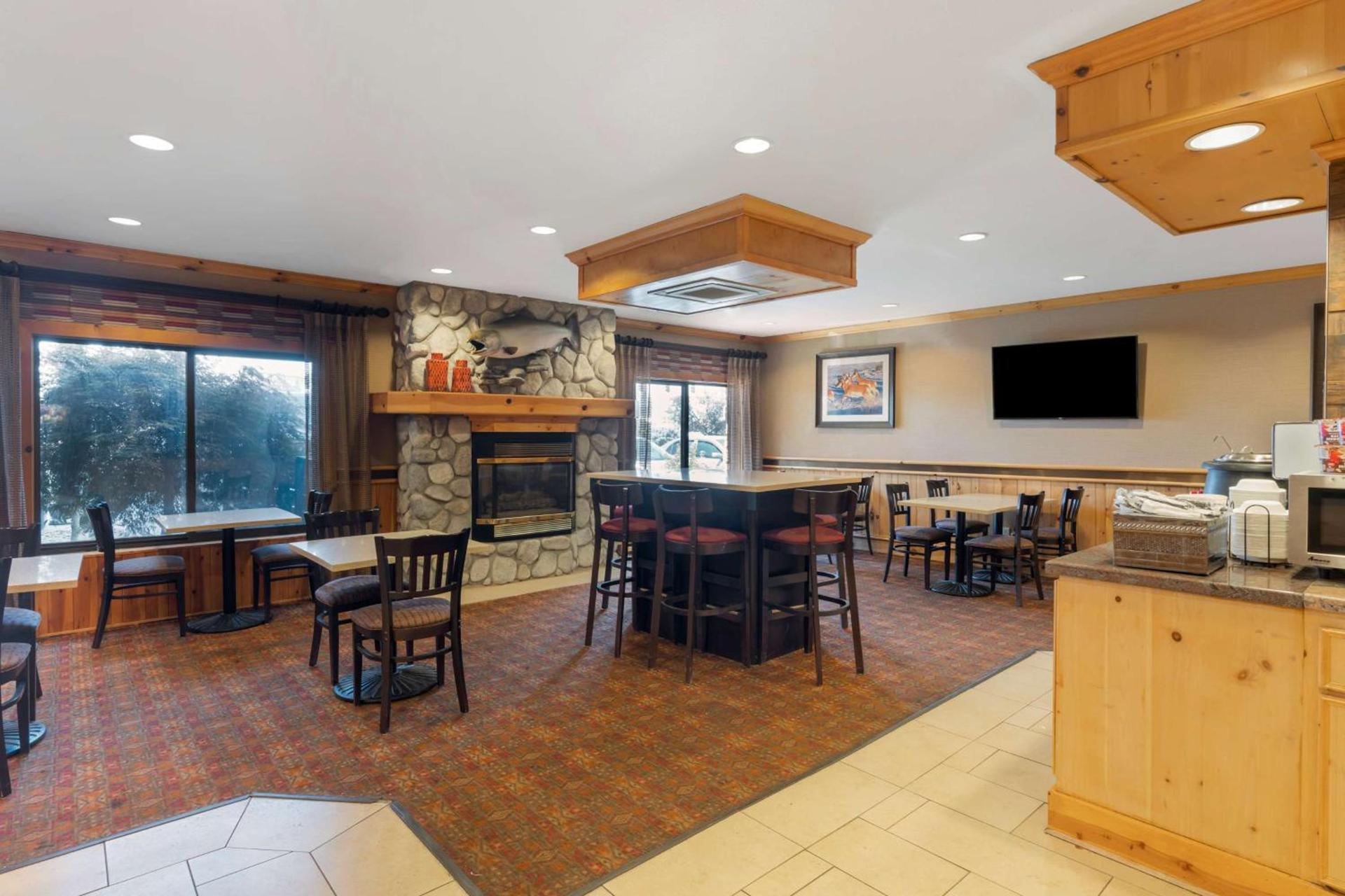 Best Western Plus Olympic Inn photo 38
