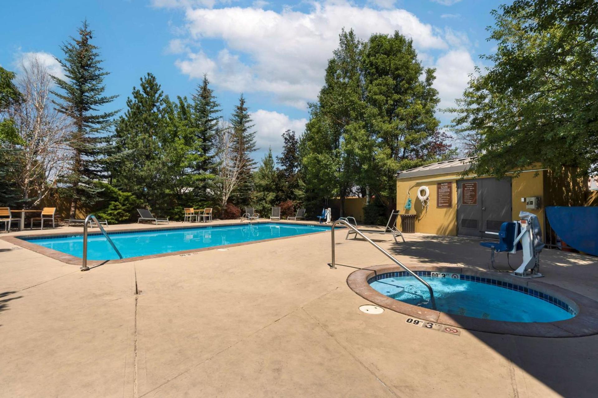 Best Western Plus Olympic Inn photo 39
