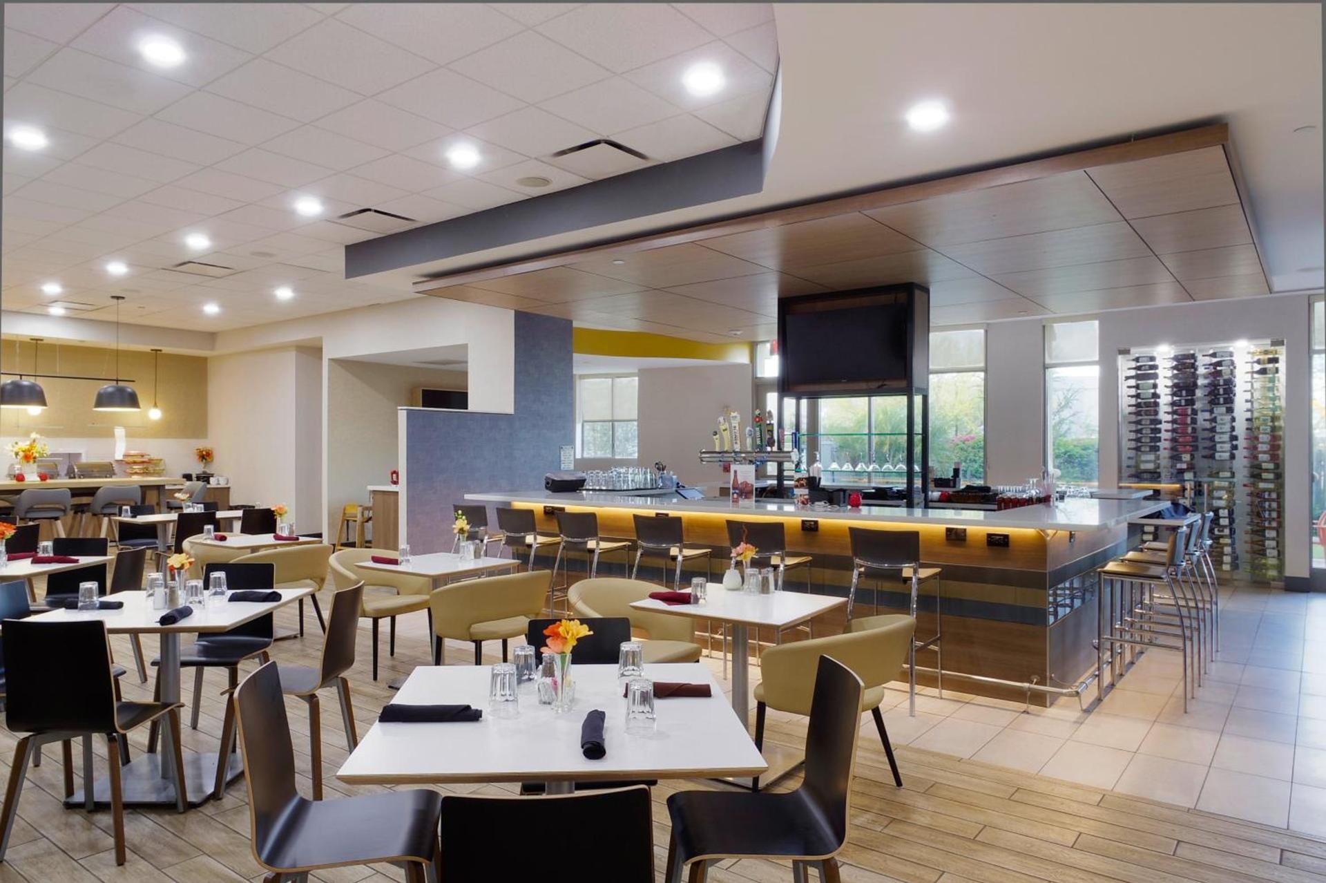 Holiday Inn & Suites Phoenix Airport by IHG photo 81