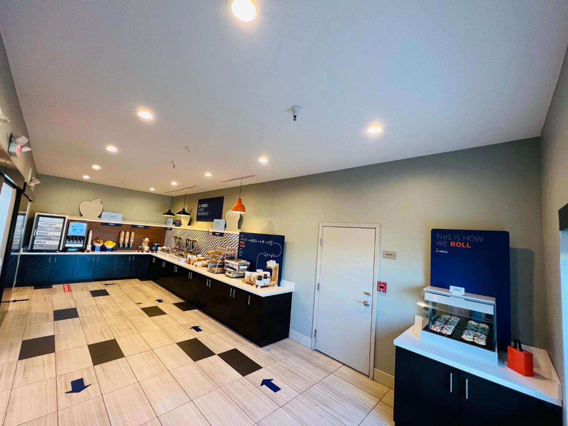 Holiday Inn Express & Suites Salinas by IHG photo 40