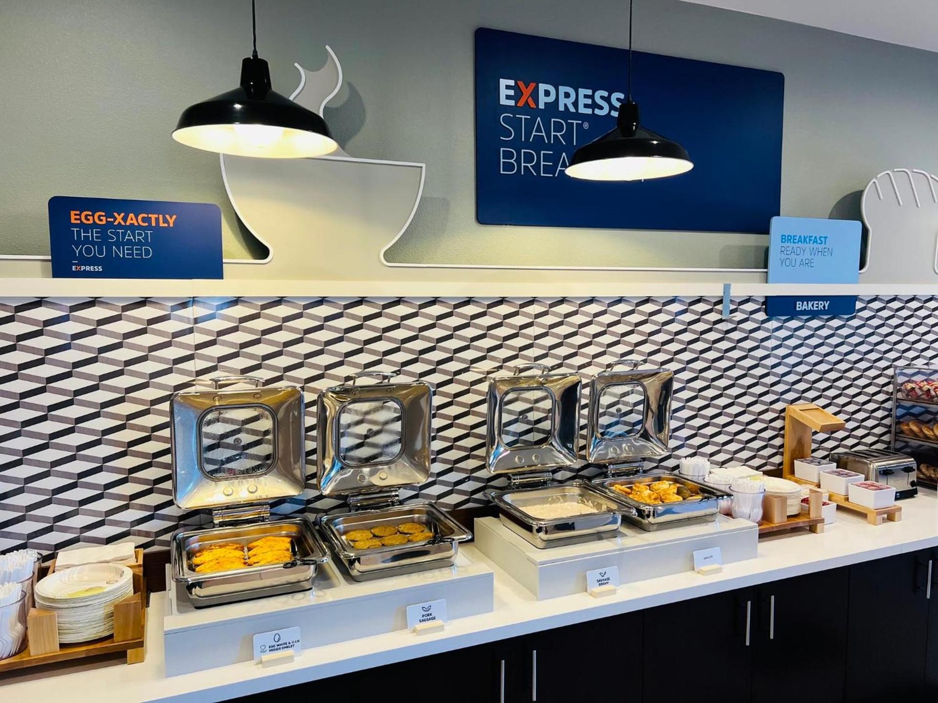 Holiday Inn Express & Suites Salinas by IHG photo 35