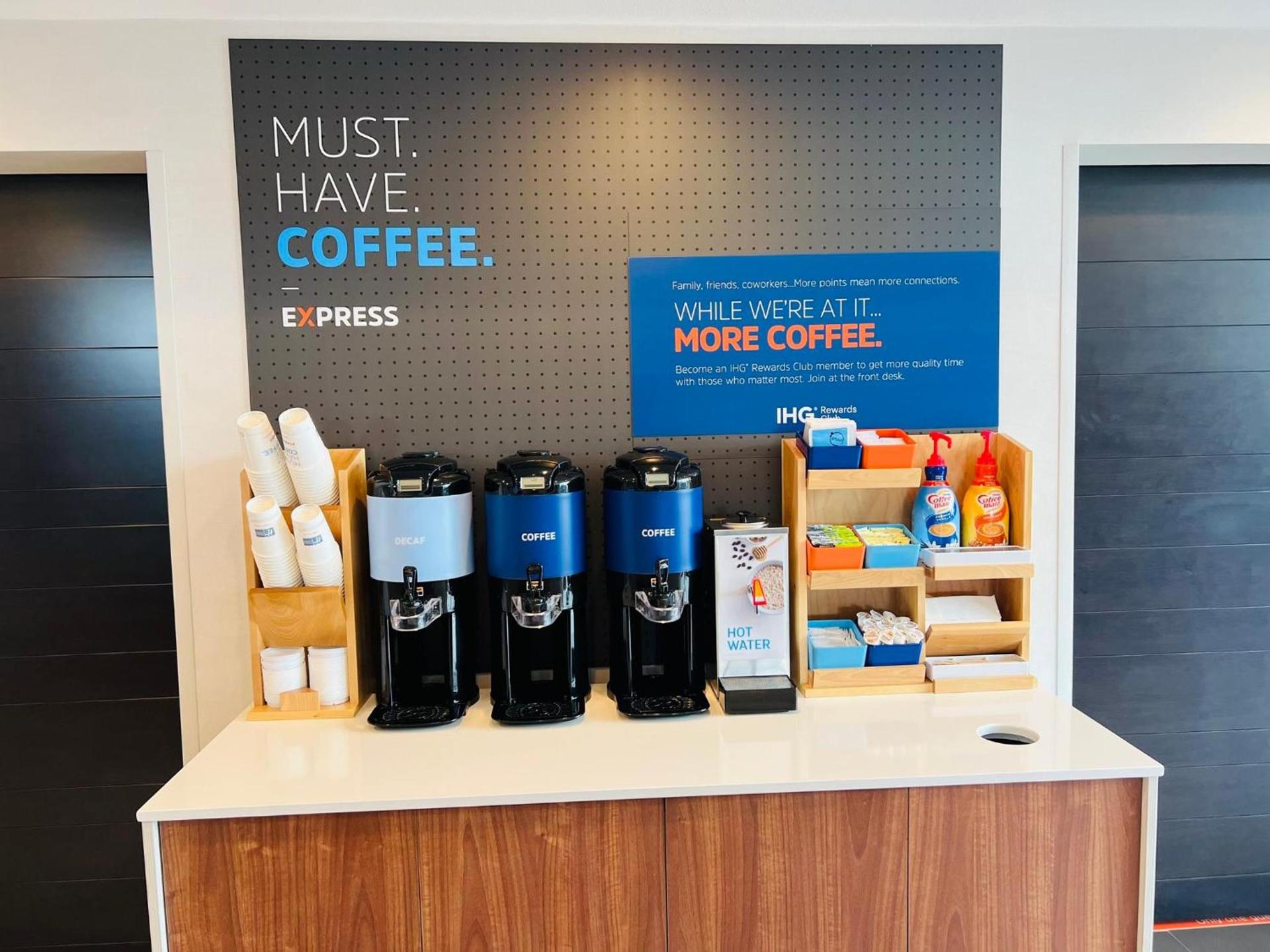 Holiday Inn Express & Suites Salinas by IHG photo 42
